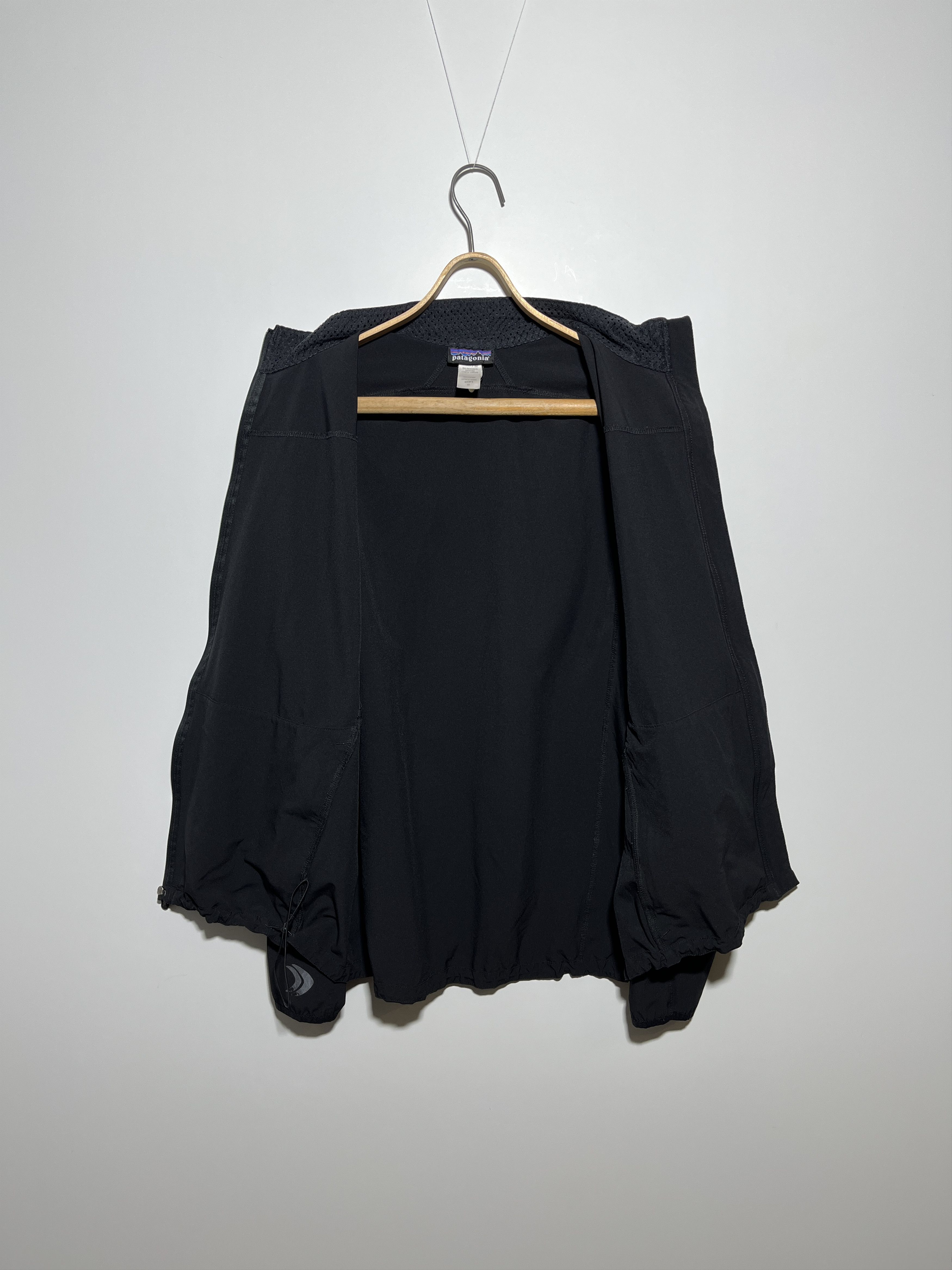 Patagonia Patagonia Reflective Logos Black Lightweight Running Jacket Size US XL / EU 56 / 4 - 4 Thumbnail