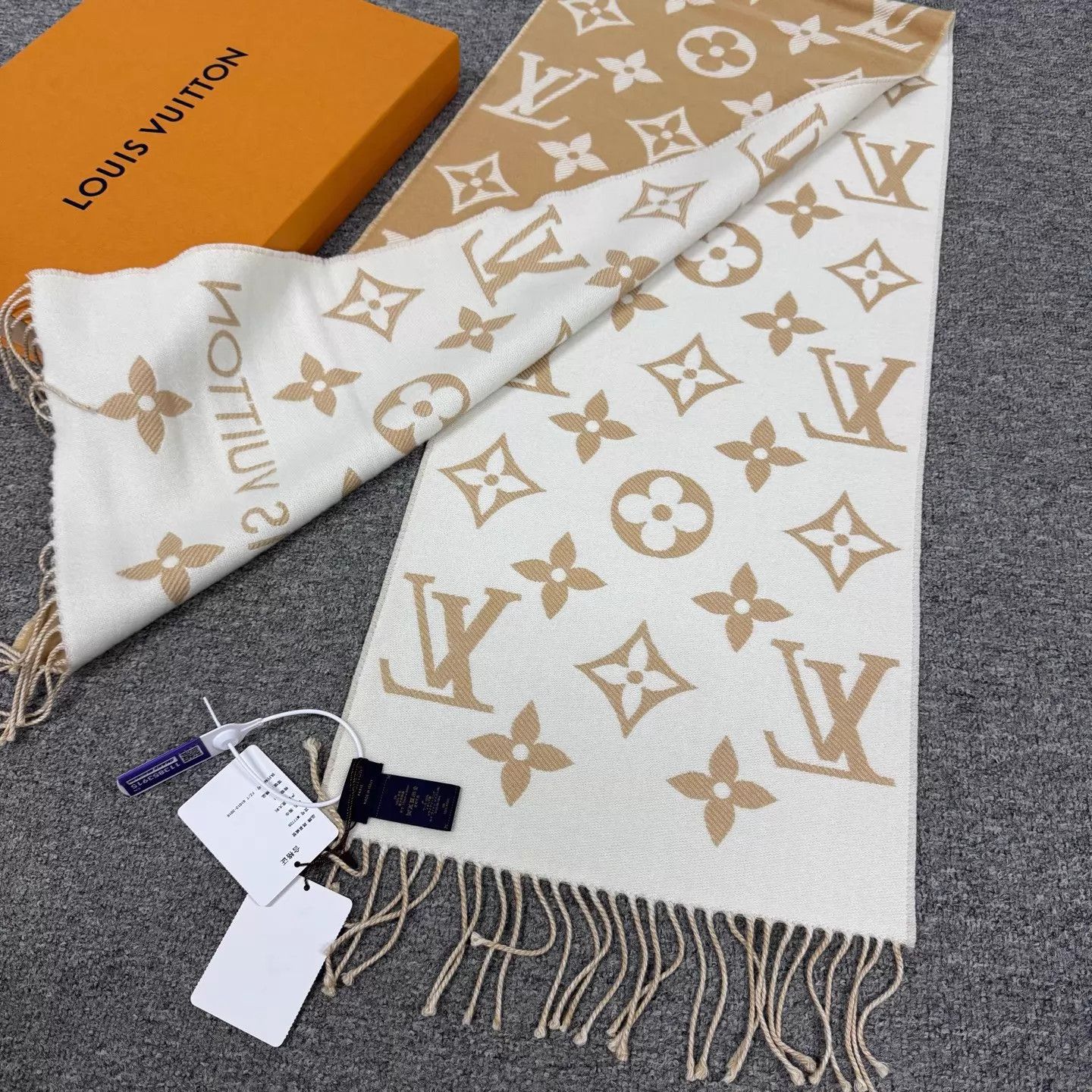 Louis Vuitton Louis Vuitton Monogram Tassel Camel Wool NWT Size ONE SIZE - 4 Thumbnail