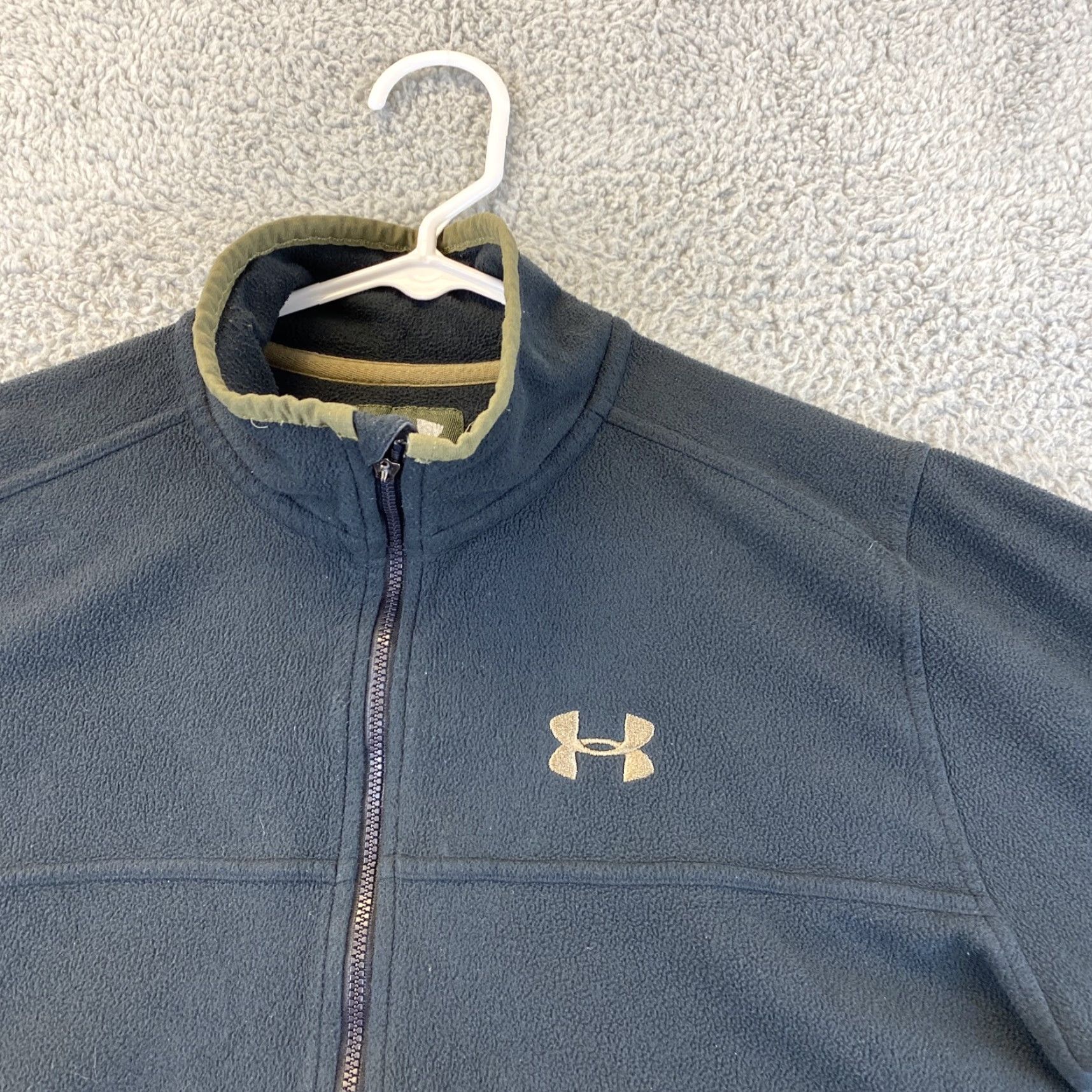 Under Armour VINTAGE? No. Under Armour Men’s Sweater Zip Fleece 1/4 Zip Black Green L Adult Men Size L Black Green 1/4 Zip Fleece Performance Mens Sweater Size US L / EU 52-54 / 3 - 2 Thumbnail