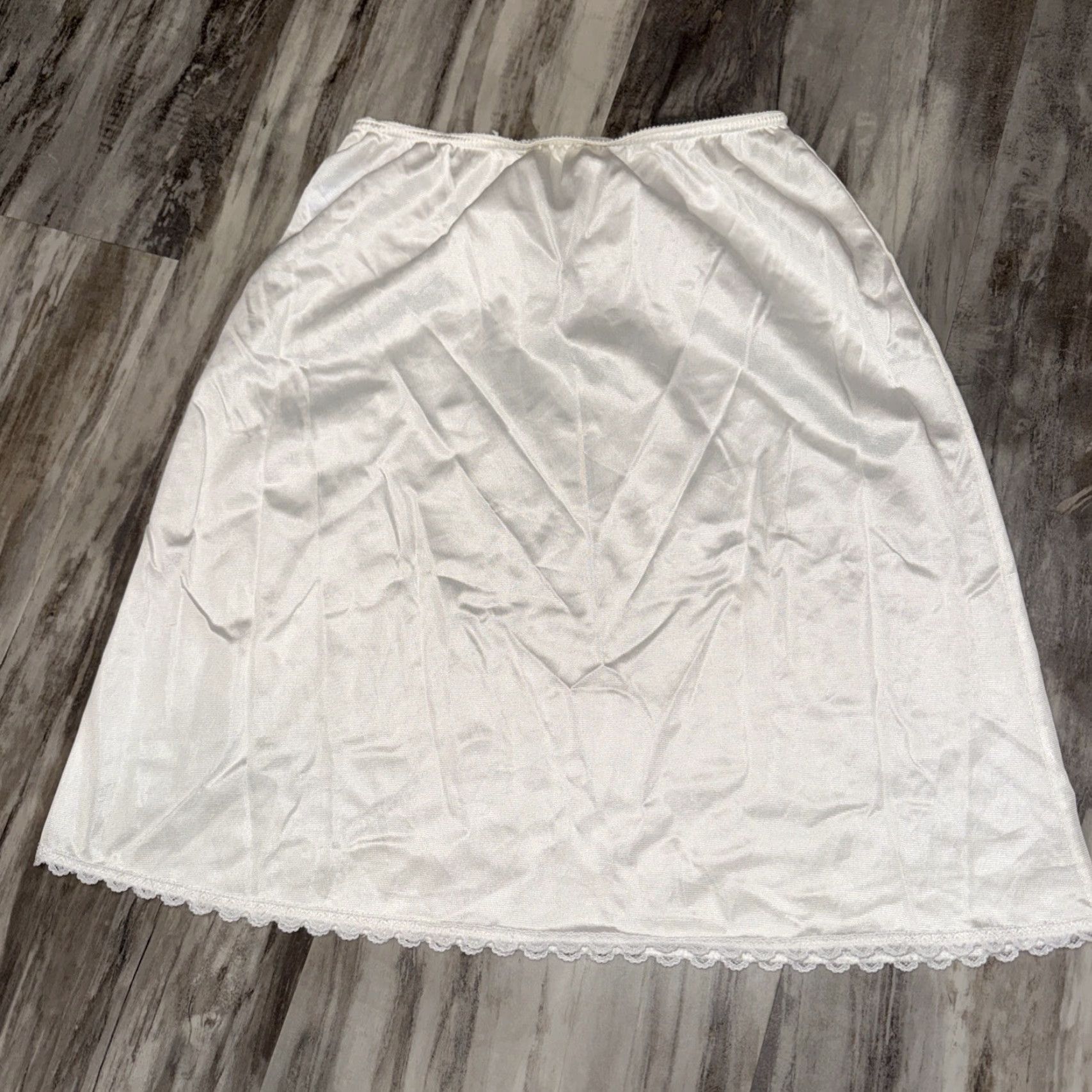 Vintage VINTAGE Warner's Half Slip Beige Nylon Lace Trim Women's Small S Eveningwear Slip (Regular) Womens Size ONE SIZE - 5 Thumbnail