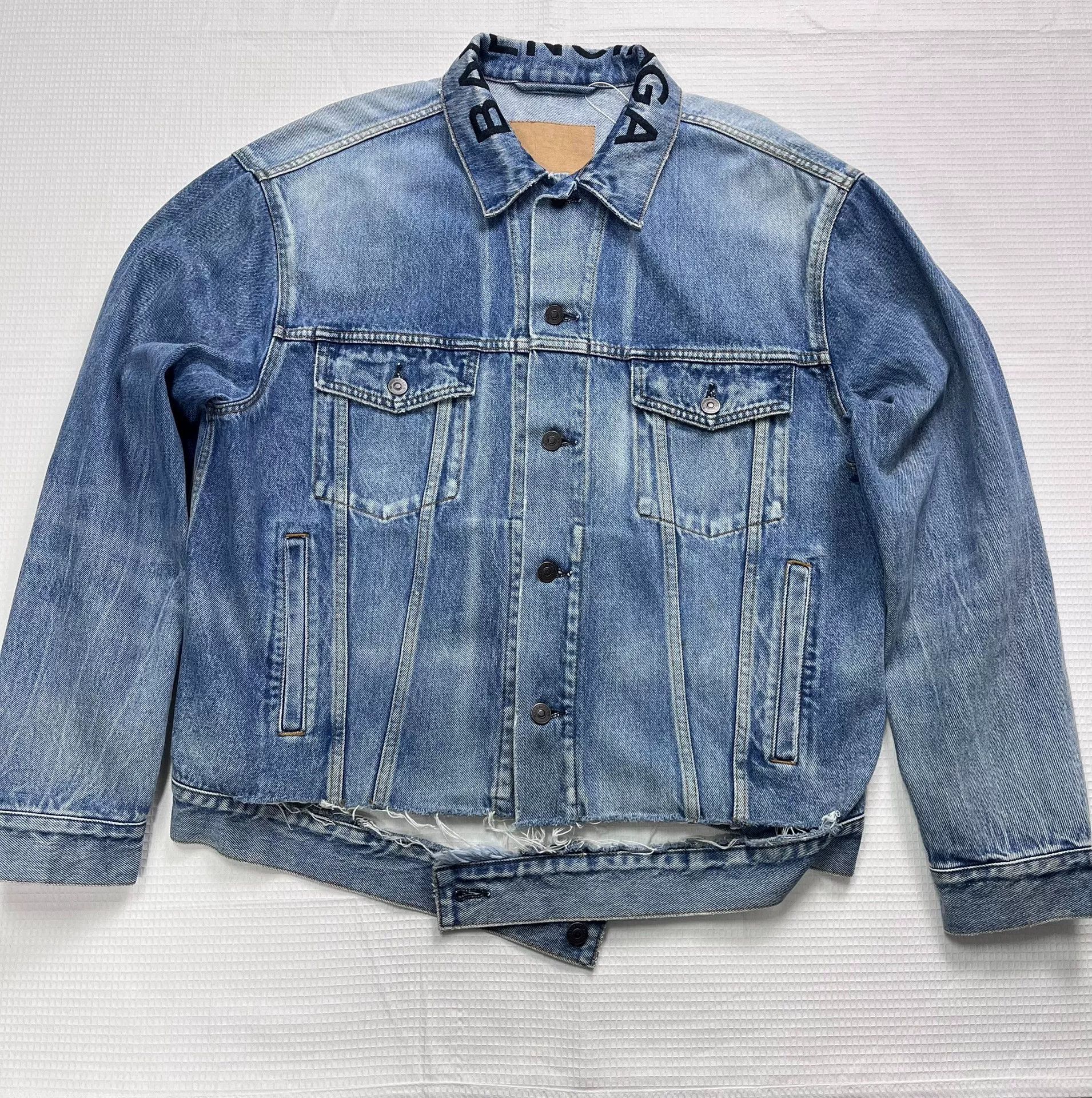 Balenciaga Balenciaga Collar Letter Distressed Denim Jacket Size XXS / US 00 / IT 34 - 1 Thumbnail