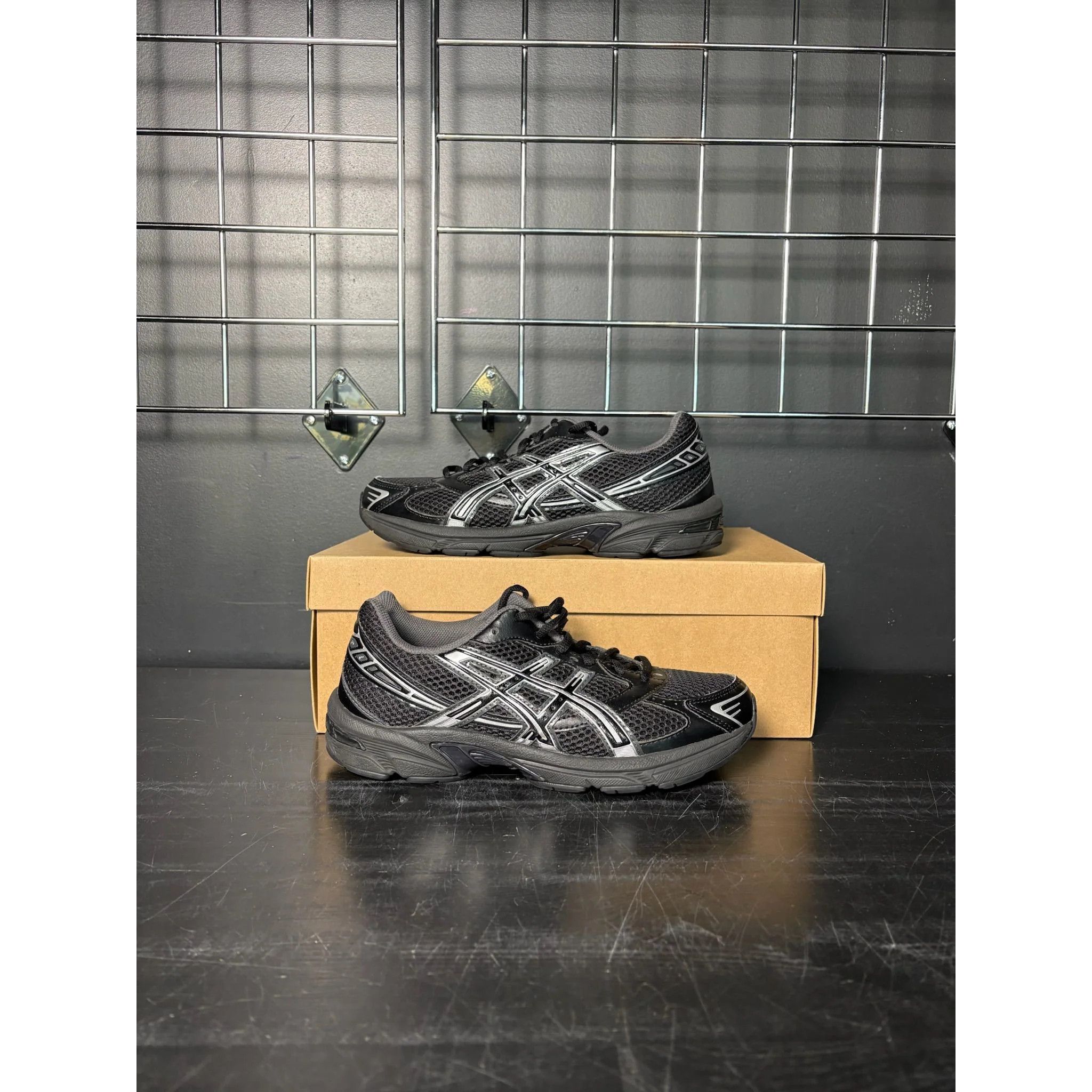 Asics ASICS Gel-1130 "Black Pure Silver" **PRE-OWNED** - Size 7.5 Size US 7.5 / EU 40-41 - 1 Thumbnail