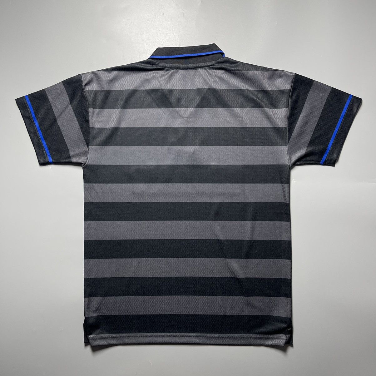 Umbro INTER MILAN FOOTBALL SOCCER VINTAGE REPLICA JERSEY Size US L / EU 52-54 / 3 - 6 Thumbnail