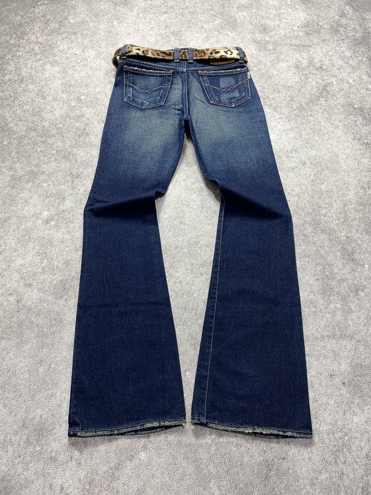 Hysteric Glamour 2000s J2nd mid washed flare jean Size US 29 - 2 Thumbnail