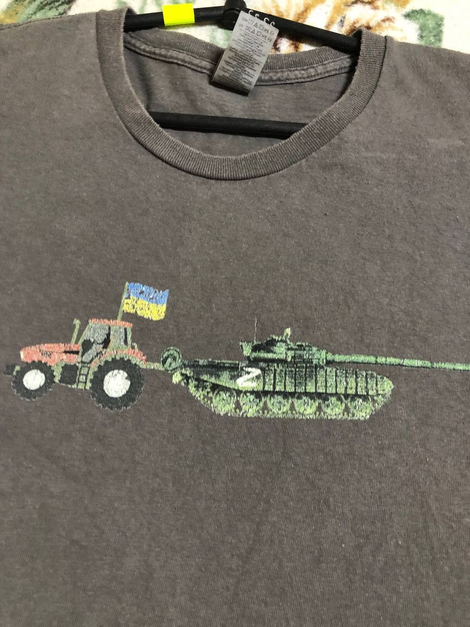 Other Support UKRAINE tractor pulling T-72 Russian tank T-shirt Size US L / EU 52-54 / 3 - 4 Thumbnail