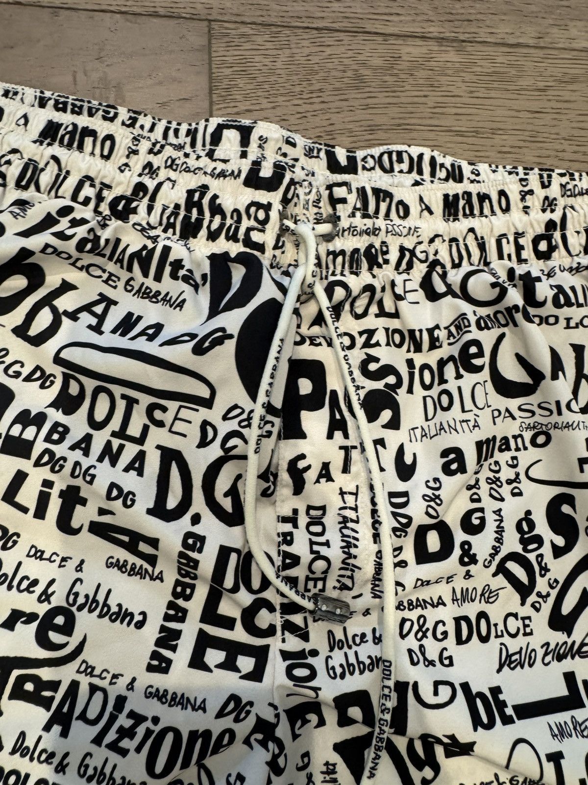Dolce & Gabbana Dolce & Gabbana Graffiti Logo Shorts – Rare Print Size US 36 / EU 52 - 4 Thumbnail
