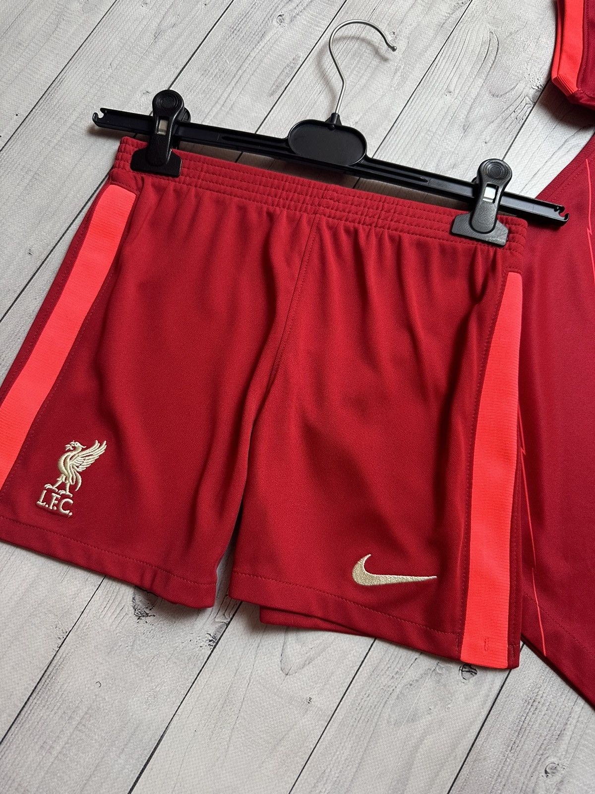 Nike Nike Liverpool soccer jersey suit Kids Size 128cm Size US XXS / EU 40 - 2 Thumbnail