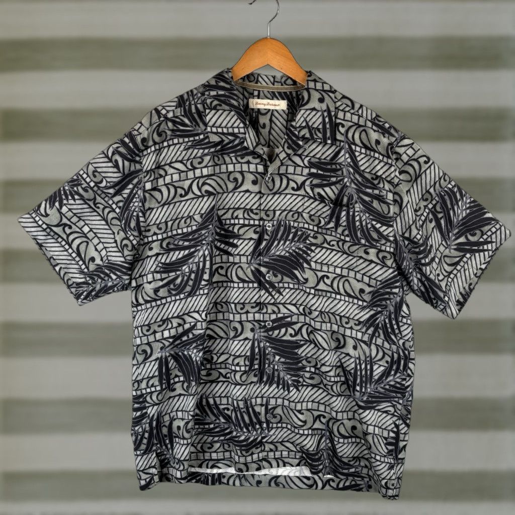 Tommy Bahama Tommy Bahama Silk Camp Shirt Mens Large Black Floral Beach Hawaiian Loop Collar Button-Up Short Sleeve Beach Mens L Black Silk Camp Shirt Size US L / EU 52-54 / 3 - 1 Thumbnail
