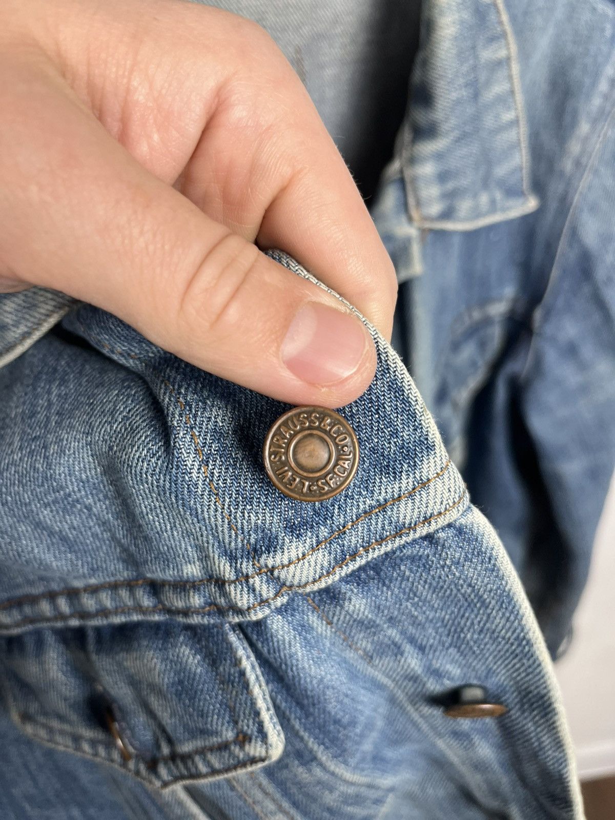 Levi's Vintage Levi’s Denim Jacket 1978 Made in France Faded Blue Size M / US 6-8 / IT 42-44 - 16 Thumbnail