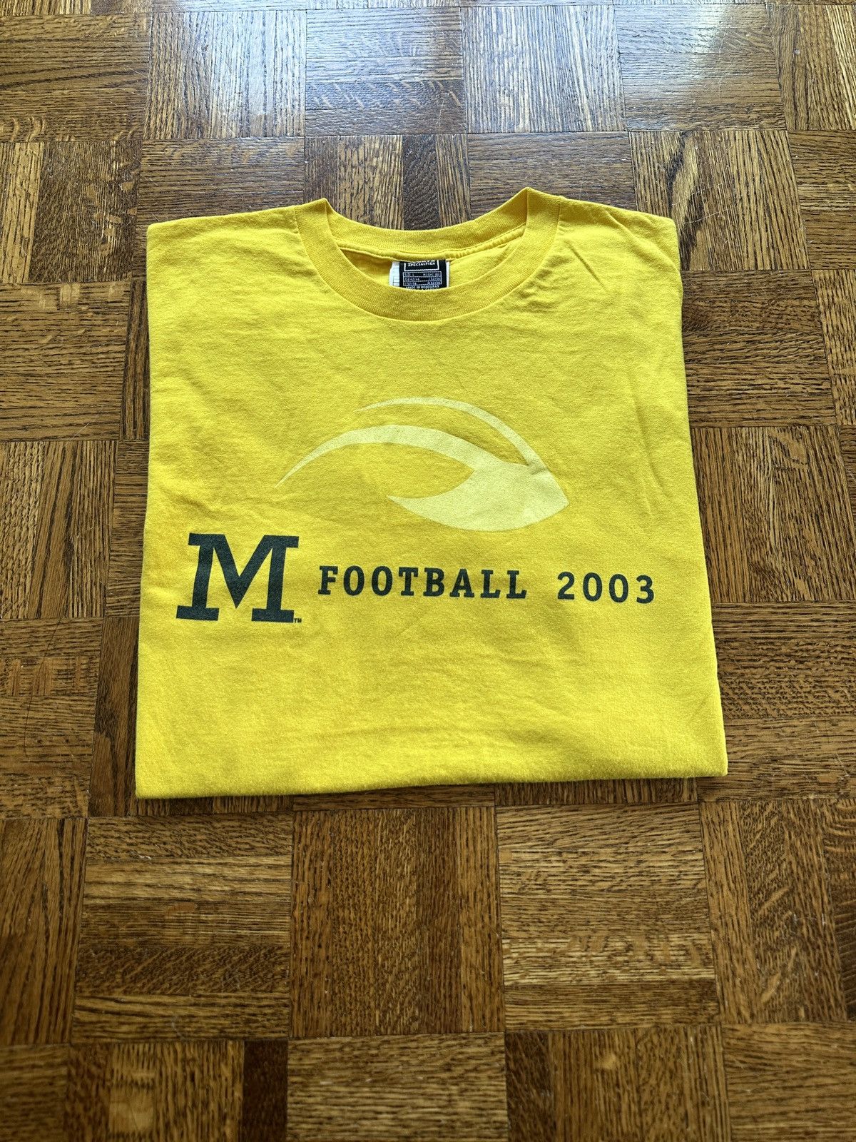 Sports Specialties 2003 University of Michigan Football Graphic Tee Size US XL / EU 56 / 4 - 1 Thumbnail