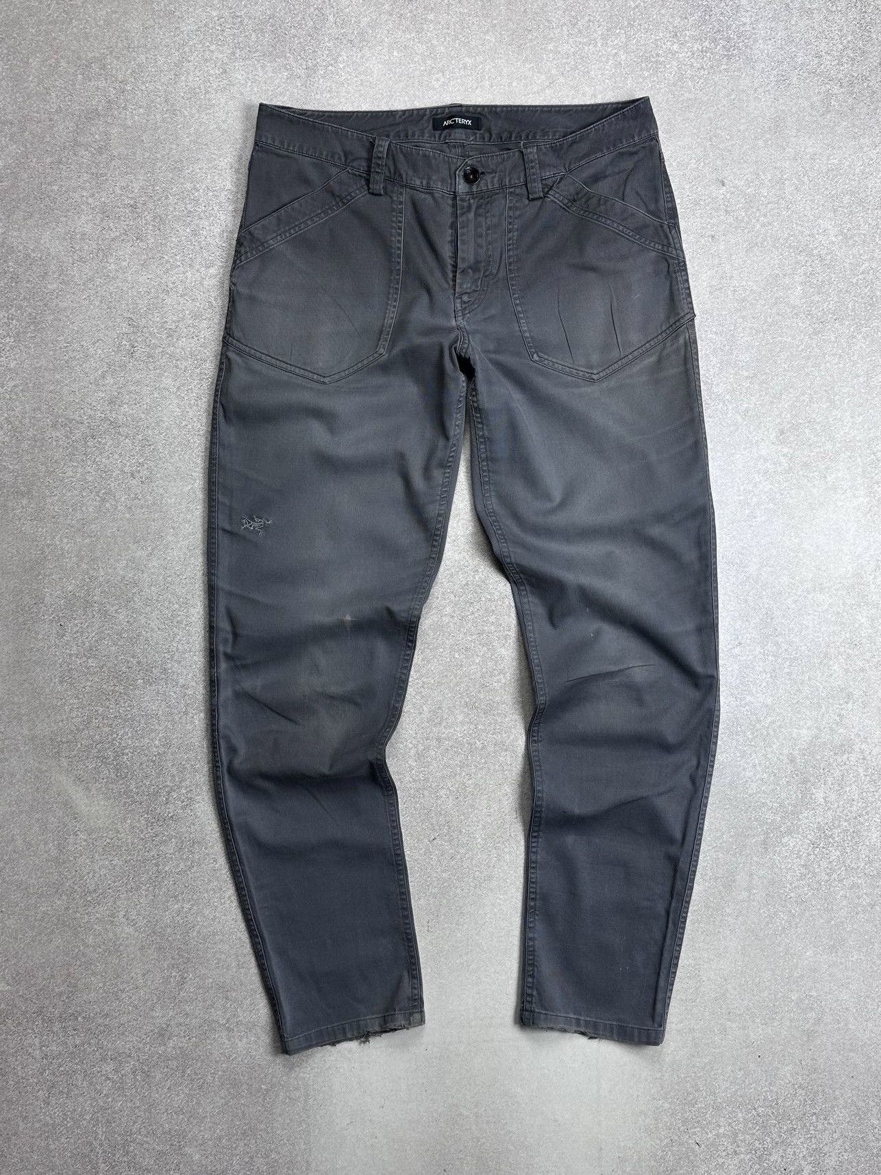 Arc'teryx Vintage Arc'teryx Womans Cargo Distressed Pants 10 Size 32" / US 10 / IT 46 - 1 Thumbnail