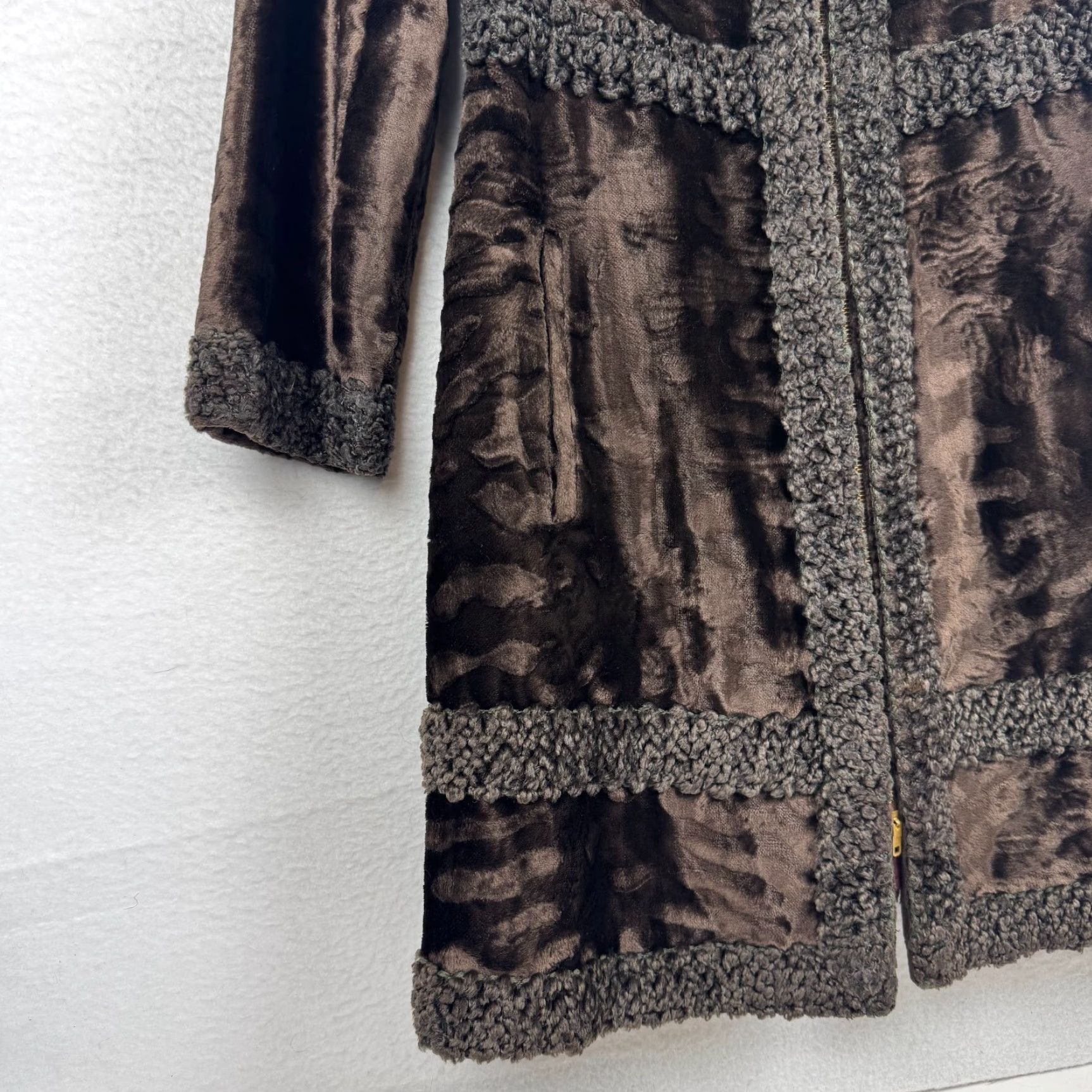 Vintage VINTAGE Country Pacer Coat Womens S Faux Fur Brown 70s 80s Long Fur Double Talon Zip - 36" Long Size S / US 4 / IT 40 - 2 Thumbnail