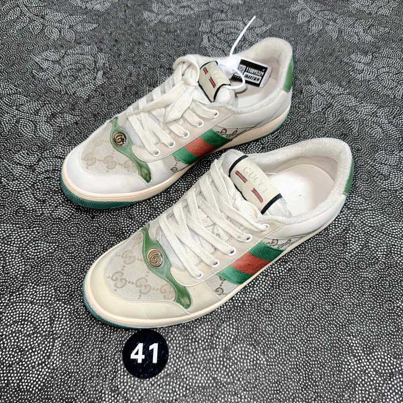Gucci Low-Top Sneakers in Gray 0079