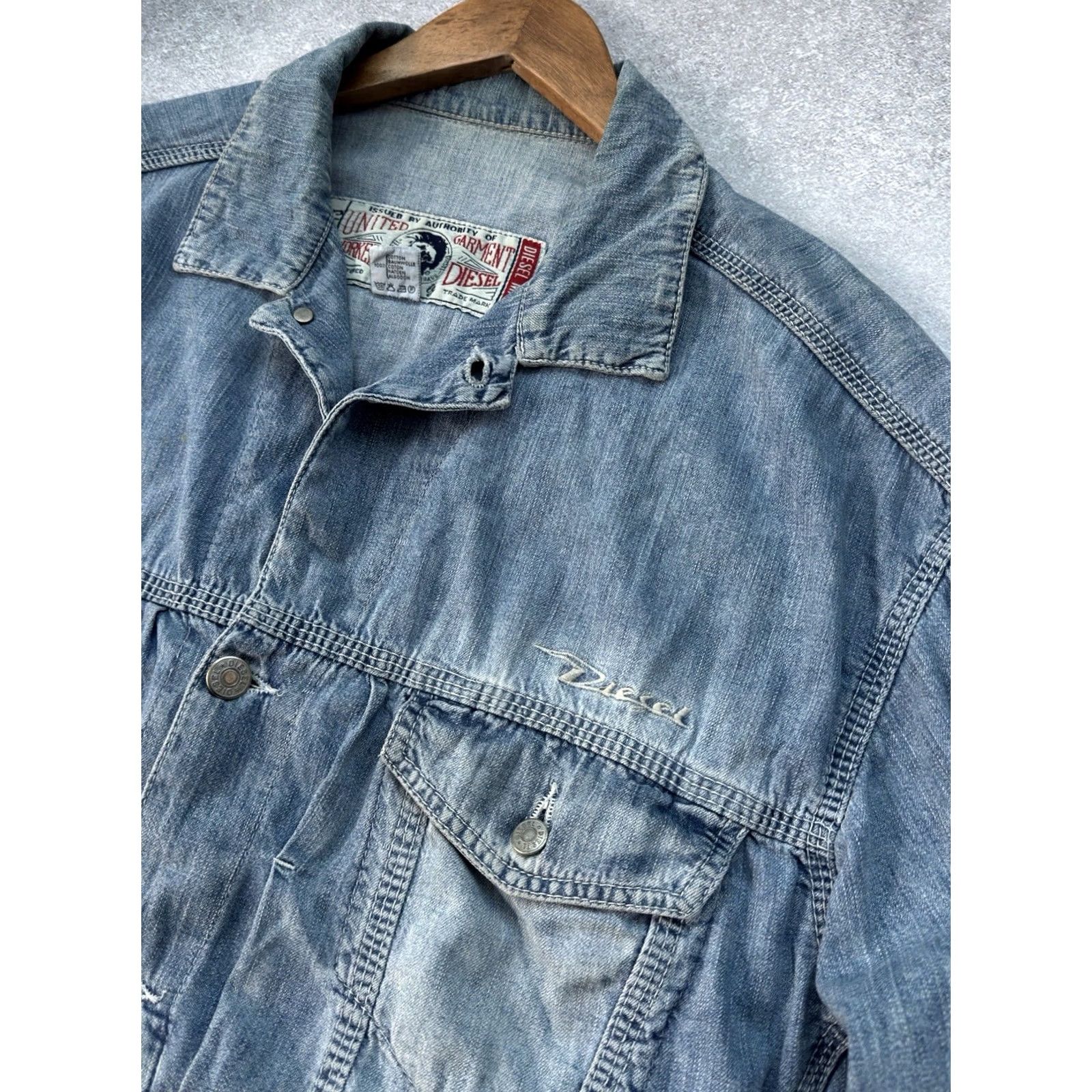 Diesel VINTAGE Diesel Jacket Shirt 90s Logo Embroidered Button Up Light Cotton Denim Men L Blue Casual Military Workwear) Size US 33 - 4 Thumbnail
