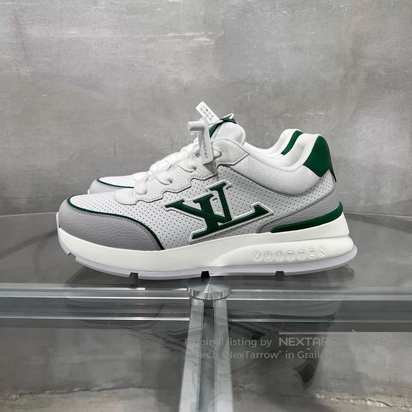 Louis Vuitton White Lowtop Sneakers Size 7. Size US 7 / EU 40 - 3 Thumbnail