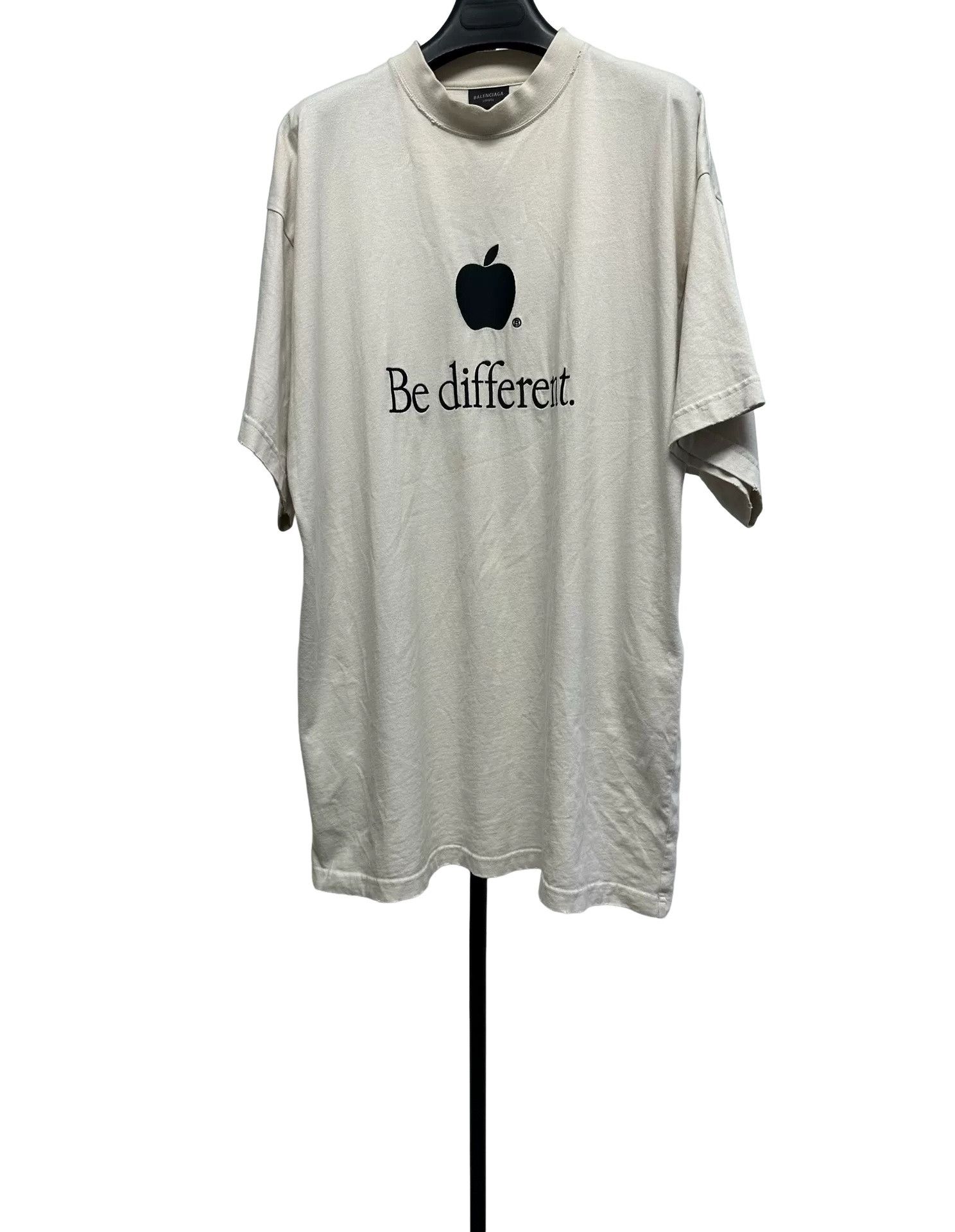 Balenciaga Balenciaga Apple Logo Be Different T-Shirt Size 1 Size US S / EU 44-46 / 1 - 1 Thumbnail