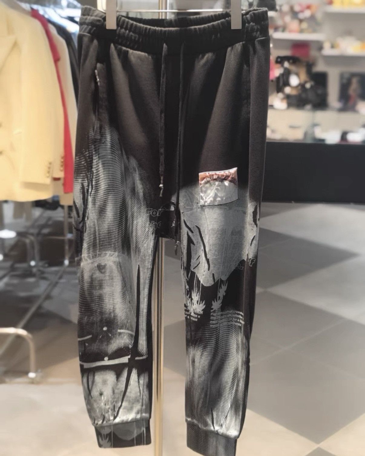 11 By Boris Bidjan Saberi 11 BY BORIS BIDJAN SABERI Black Print Joggers Size US 33 - 1 Thumbnail