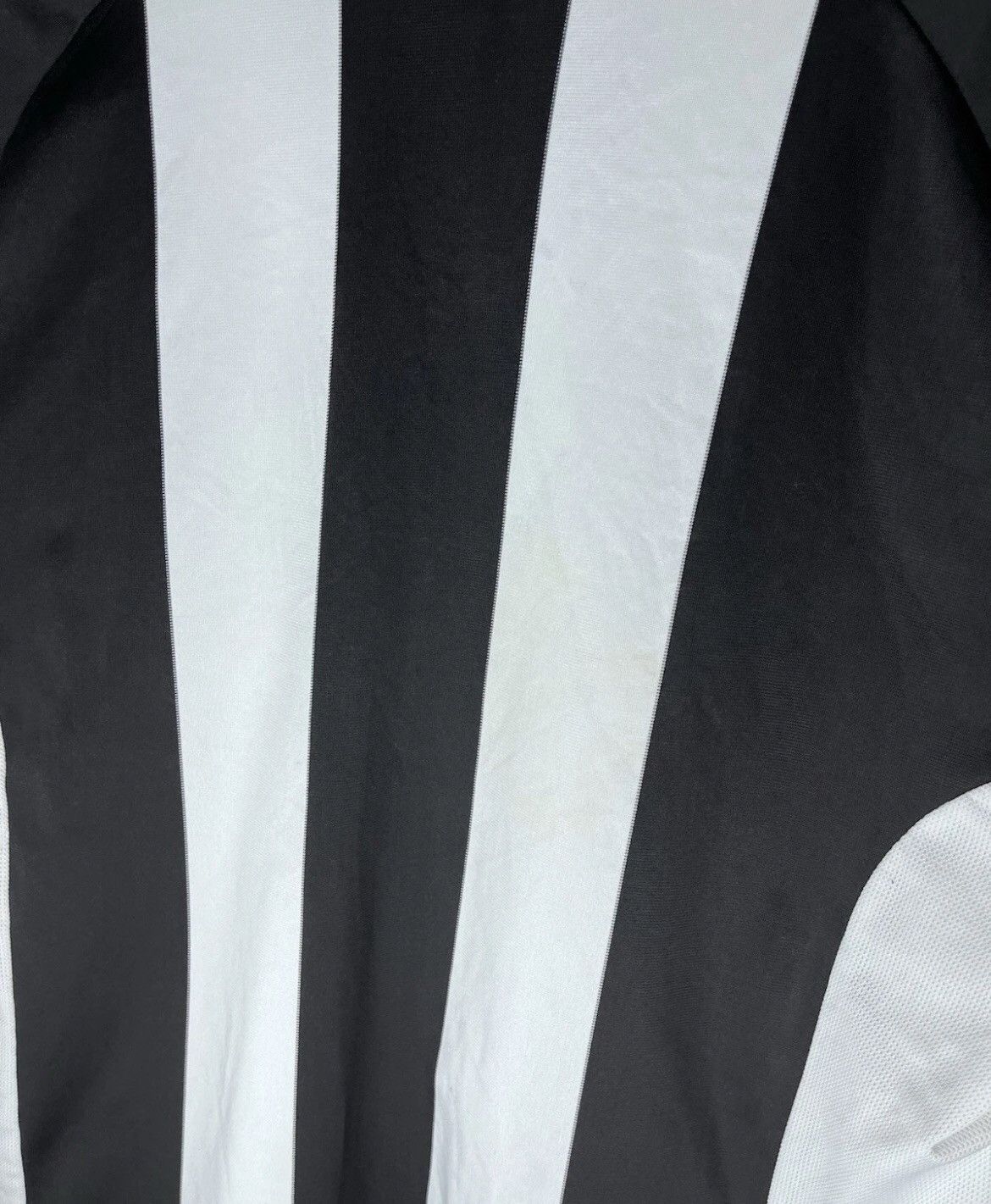 Vintage VINTAGE SOCCER JERSEYS ADIDAS NEWCASTLE UNITED SIZE L Size US L / EU 52-54 / 3 - 13 Thumbnail