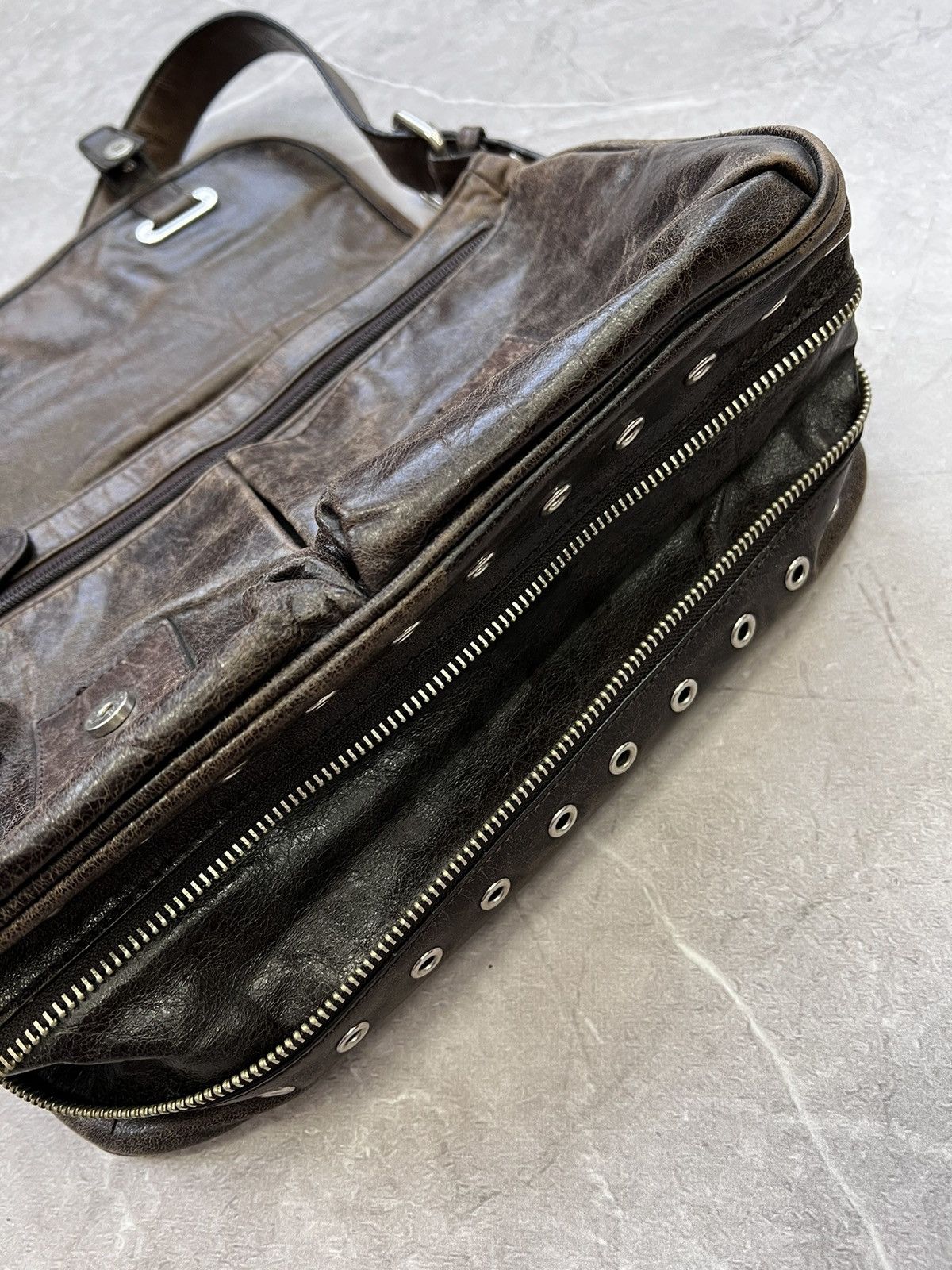 Japanese Brand VINTAGE Y2K LEATHER LGB STYLE KMRII LEATHER BAG Size ONE SIZE - 14 Thumbnail