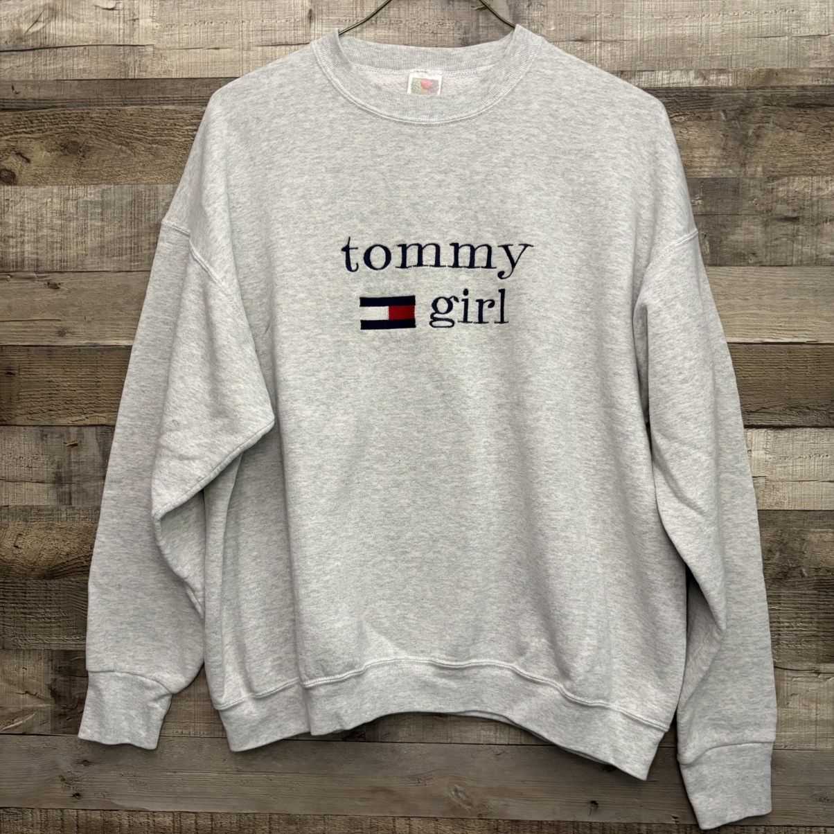 Tommy Hilfiger Vintage Tommy Girl Embroidered Crewneck Size US L / EU 52-54 / 3 - 1 Thumbnail