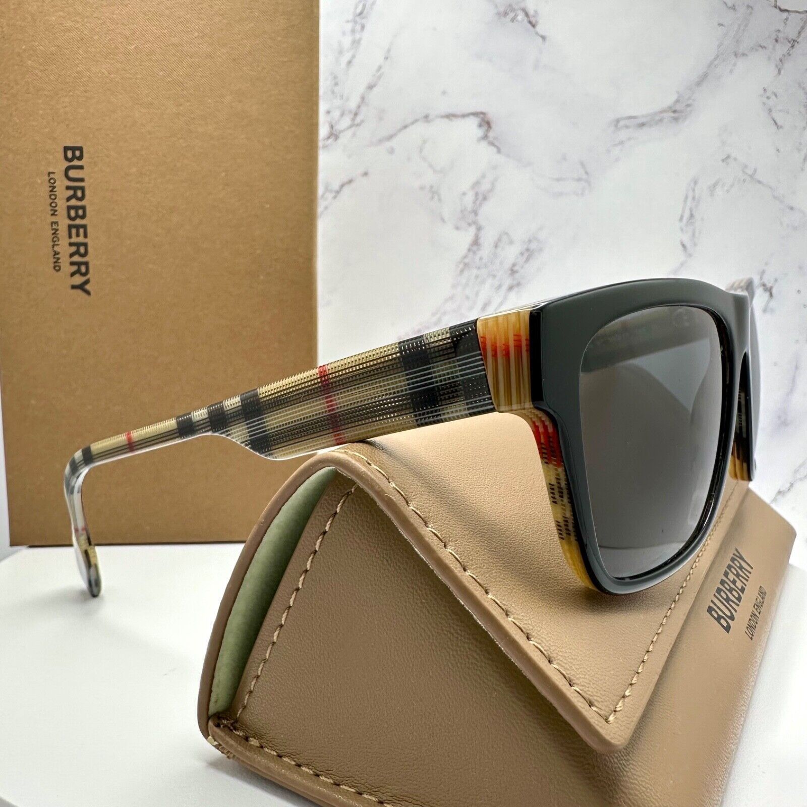Burberry New Burberry Sunglasses Black Square Classic Check Arm Brown Size ONE SIZE - 16 Thumbnail
