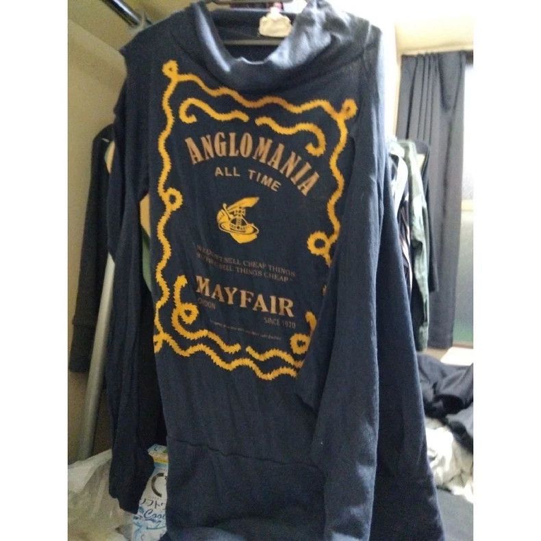 Vivienne Westwood The pirate changes into a long shirt