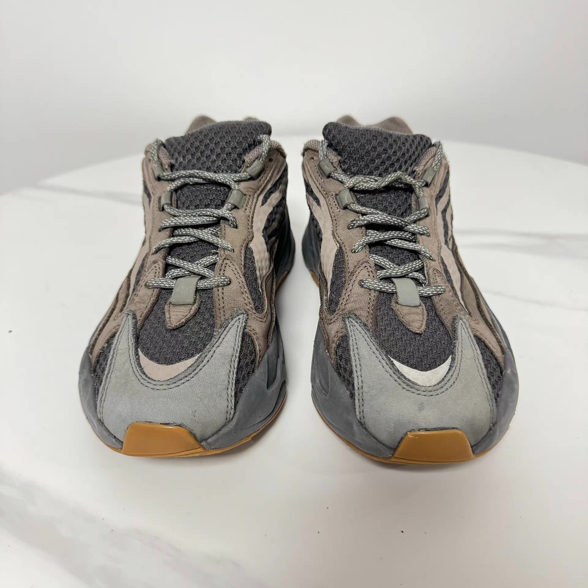 Adidas adidas Yeezy Boost 700 V2 Geode Q10 Size US 8 / EU 41 - 2 Thumbnail