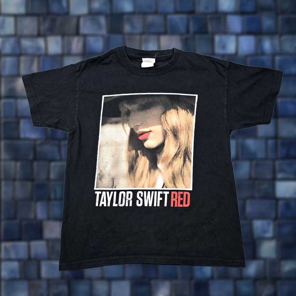Gildan Taylor Swift Shirt Womens Medium Black Red Tour 2013 Graphic Tee Gildan Size M / US 6-8 / IT 42-44 - 1 Thumbnail