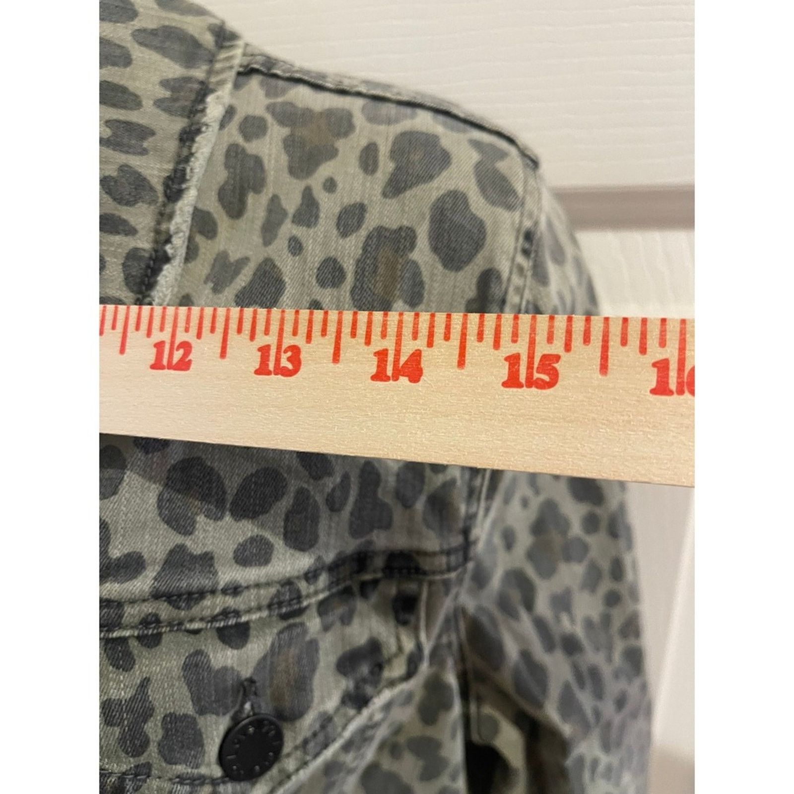Lulus Lulus Olive Green Leopard Print Cropped Denim Jacket Trucker Size S / US 4 / IT 40 - 6 Thumbnail