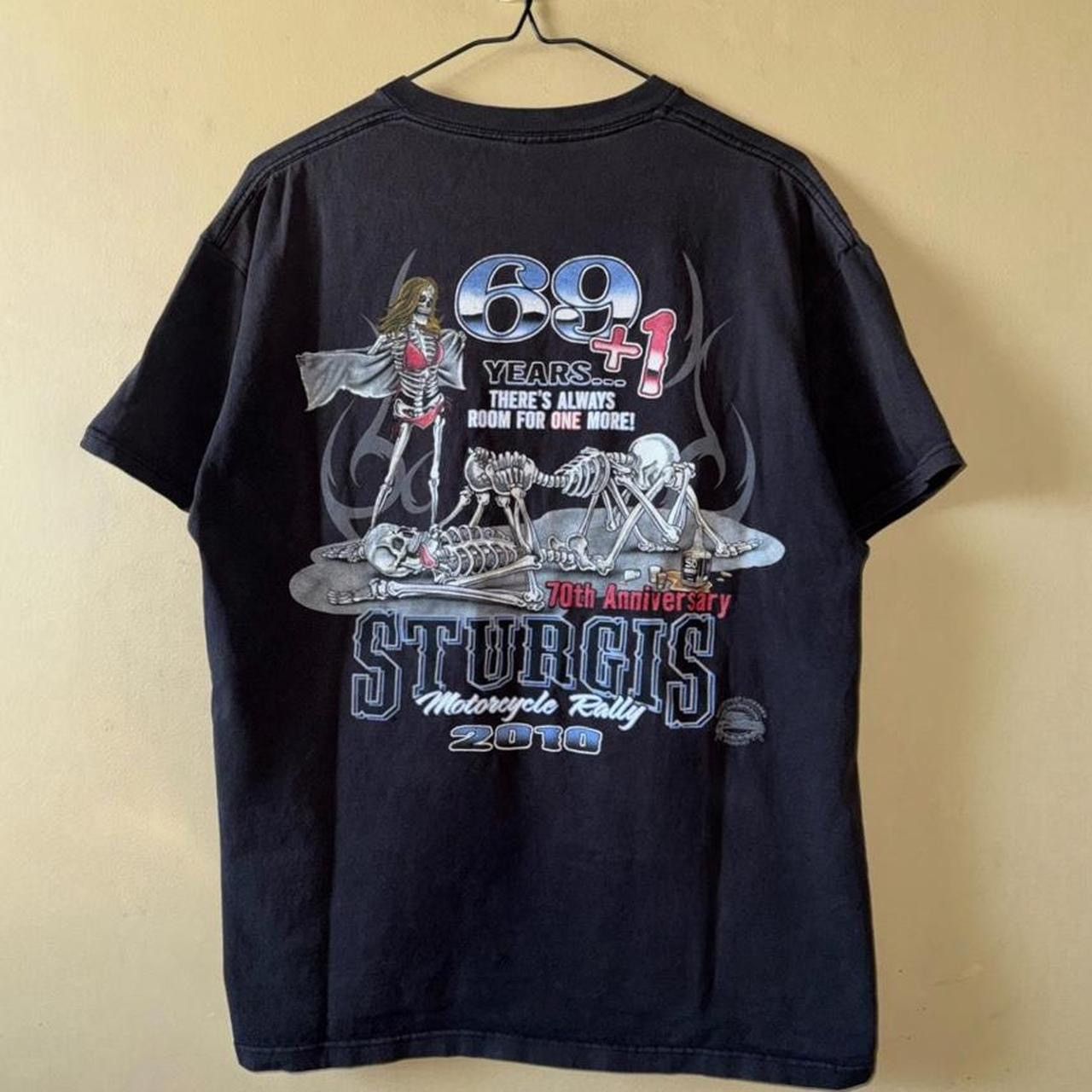 Harley Davidson 2010 Sturgis Biker Rally 69 + 1 Skeleton Threesome Funny Tee Size US L / EU 52-54 / 3 - 1 Thumbnail