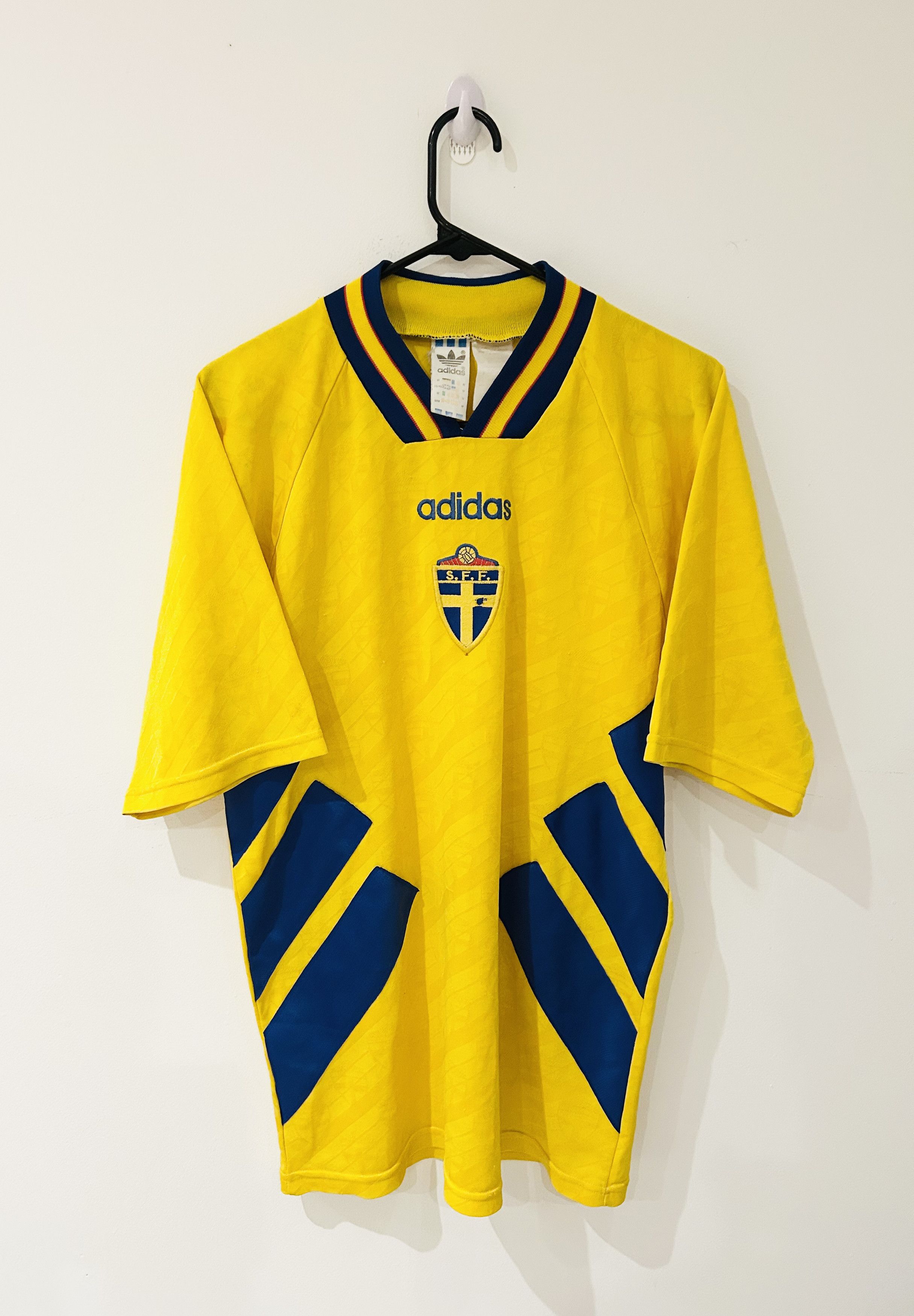 Sweden 1994 home jersey