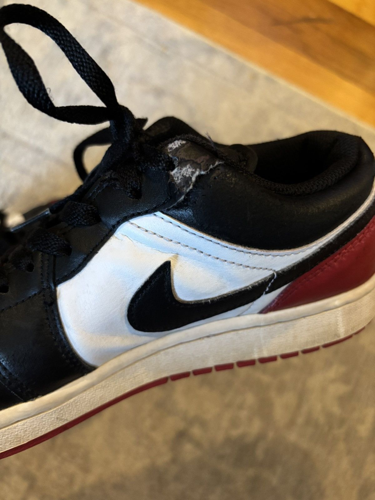 Jordan Brand Jordan retro 1 low bred toe Size US 8 / EU 41 - 8 Thumbnail