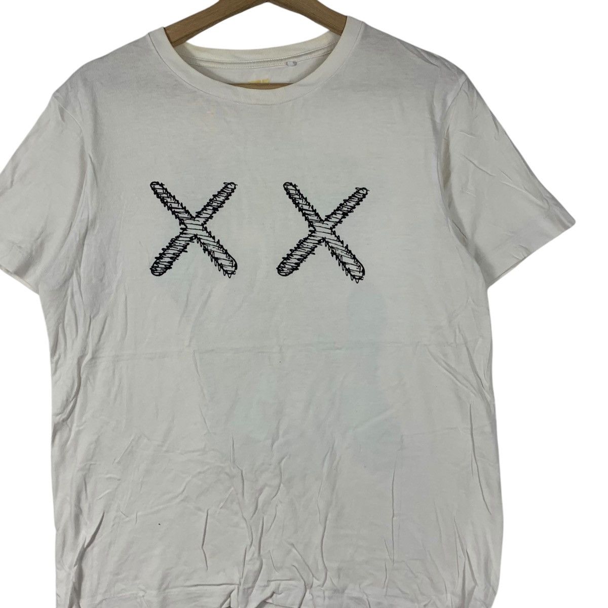 Kaws KAWS x UNIQLO COMPANION 2000 Tokyo Store Edition Tee Shirt Size US S / EU 44-46 / 1 - 3 Thumbnail