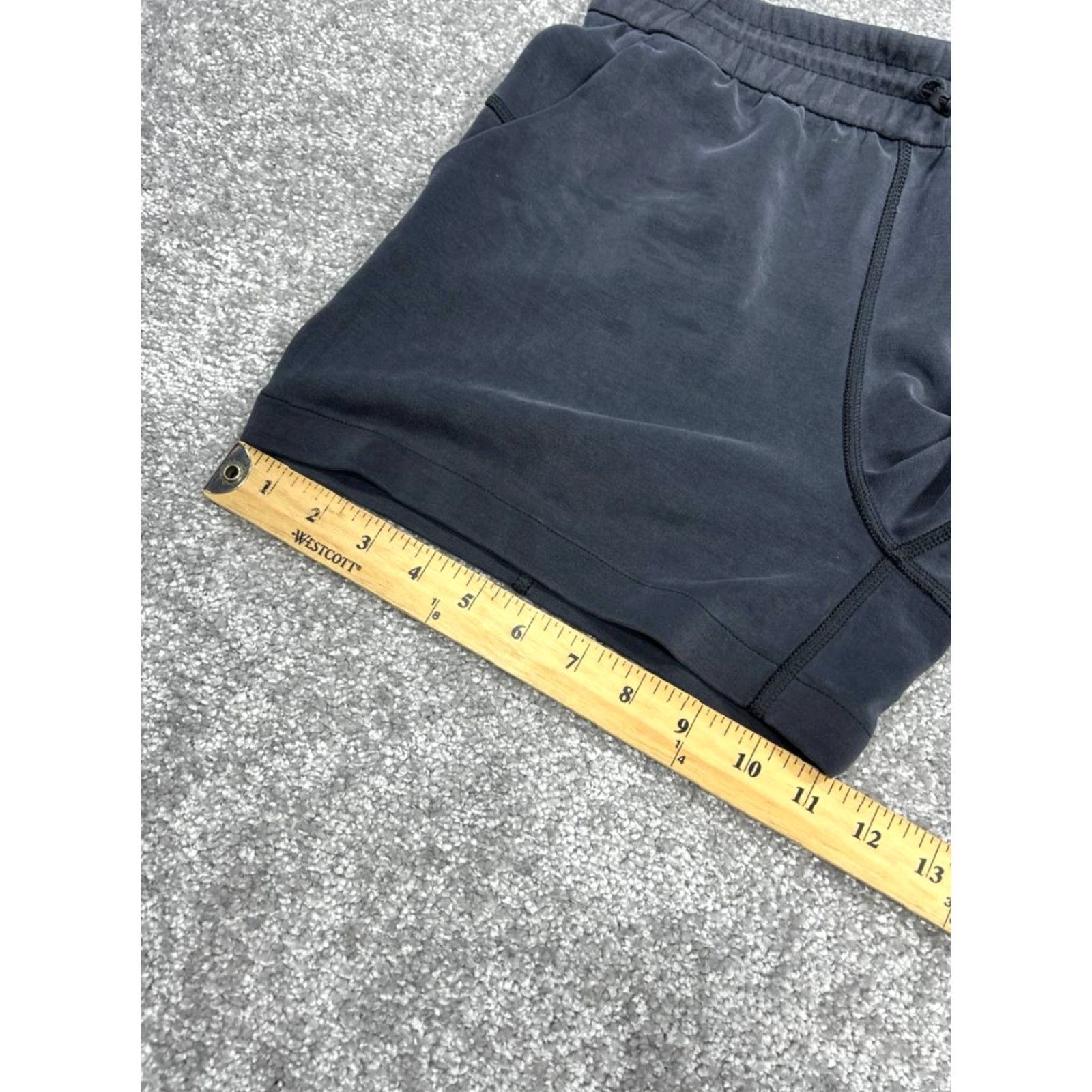 Lululemon Lululemon Shorts Womens 4 Softstreme HR 3.5" Gray Sports Activewear Gym Running Satin? Size 27" / US 4 / IT 40 - 4 Thumbnail