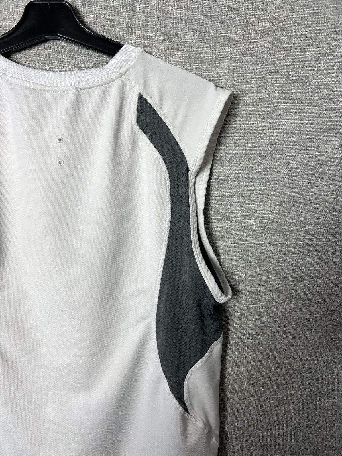 Nike × Vintage Vintage Nike Center Embroidered Logo Sphere Dry Tank Top Size US L / EU 52-54 / 3 - 11 Thumbnail