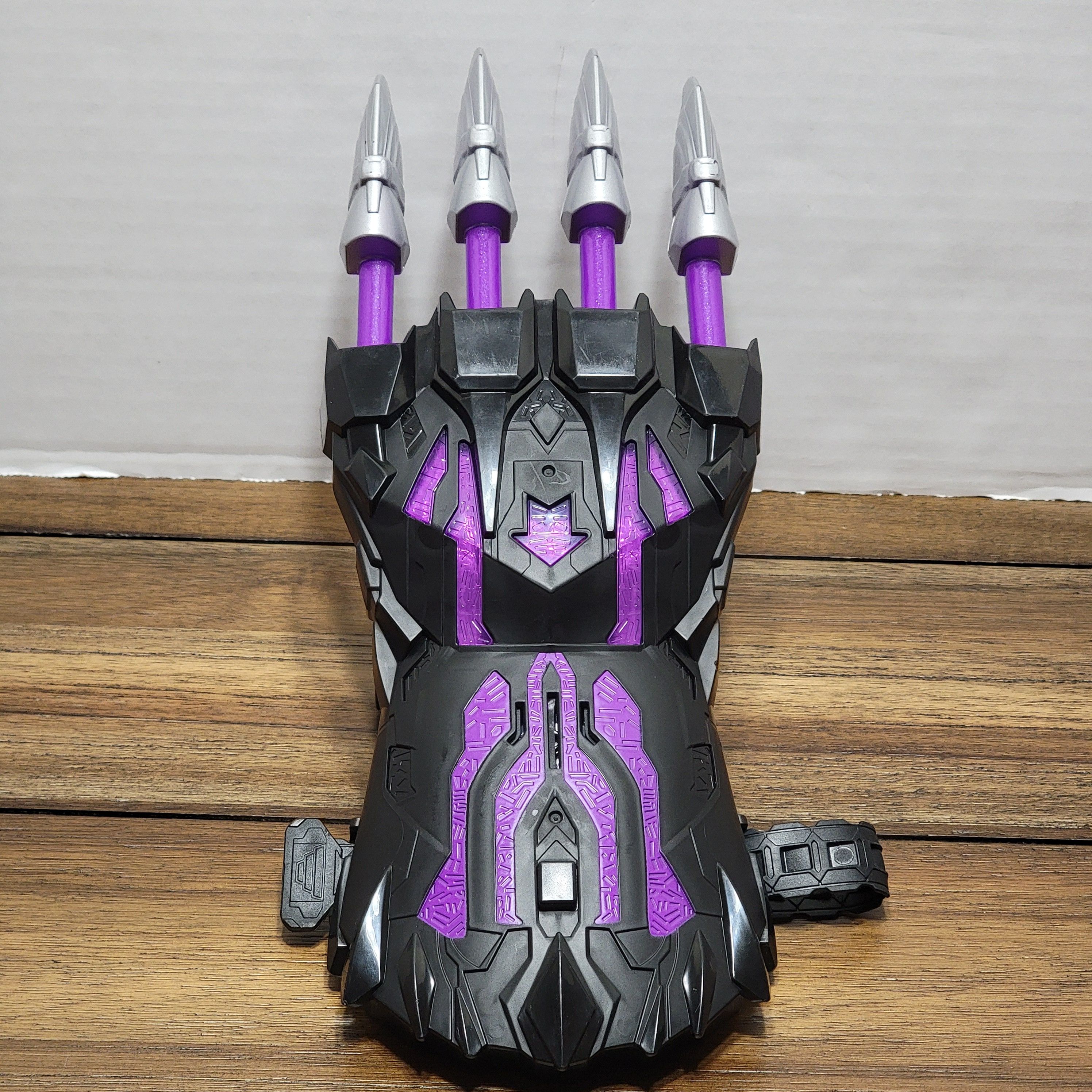 Marvel Comics Marvel Wakanda Adult Battle Claw w/ Lights & Sound Size ONE SIZE - 1 Thumbnail