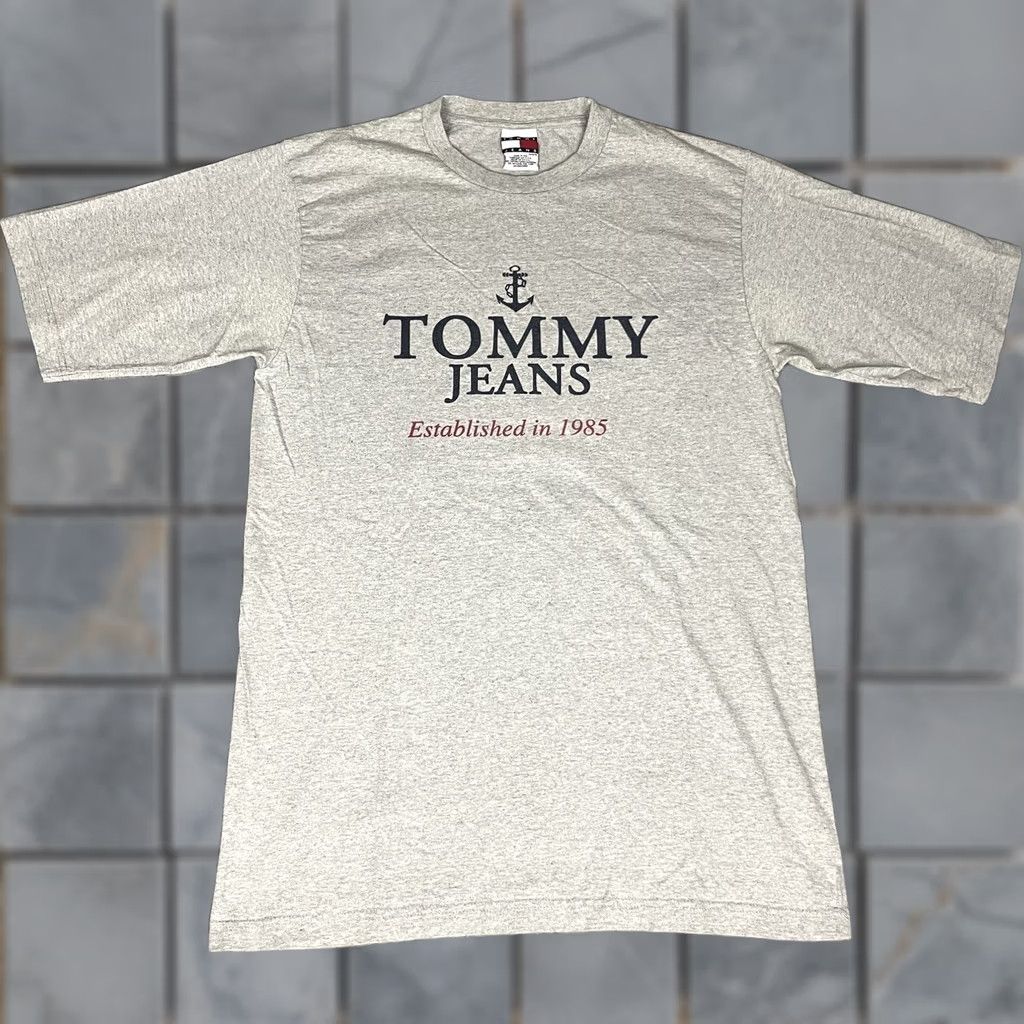 Tommy Hilfiger VINTAGE Tommy Hilfiger Shirt Mens M Gray 90s Made USA TH Tommy Jeans Logo Crew Neck Short Sleeve T-Shirt Size US M / EU 48-50 / 2 - 1 Thumbnail