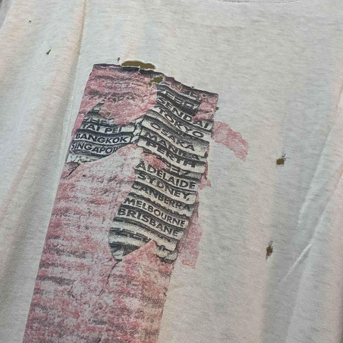 Band Tees × Vintage 90s Thrashed Pearl Jam Tour tee Size US L / EU 52-54 / 3 - 9 Thumbnail