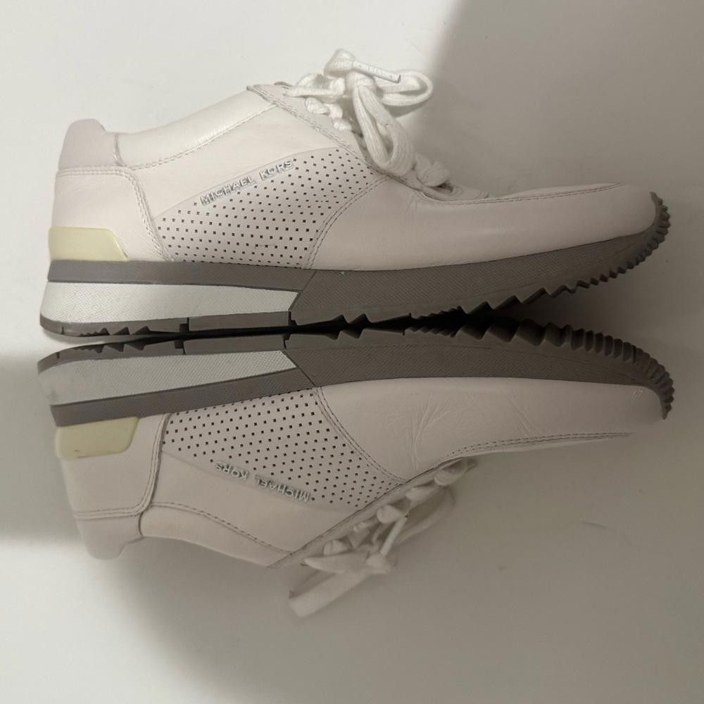 Michael Kors MICHAEL Michael Kors Allie Sneakers Leather White Gray 7.5 Size US 7.5 / IT 37.5 - 11 Thumbnail