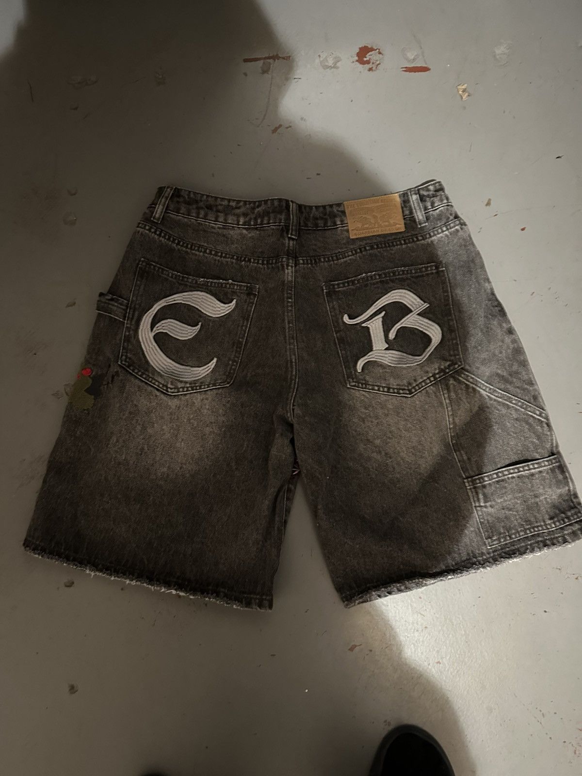 Japanese Brand Floral embroidered denim shorts Size US 33 - 3 Thumbnail
