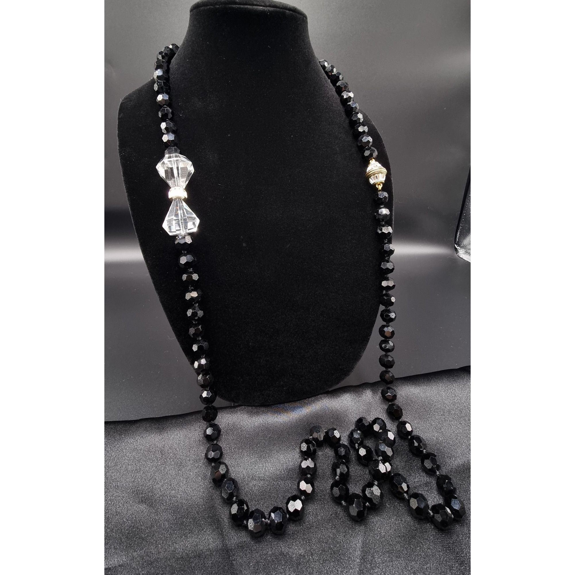 Vintage Heidi Daus Black Beaded Crystal Bow Necklace With Gold Accen Size ONE SIZE - 3 Thumbnail