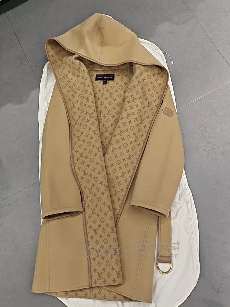 Louis Vuitton Louis Vuitton Camel full print coat Size S / US 4 / IT 40 - 1 Thumbnail