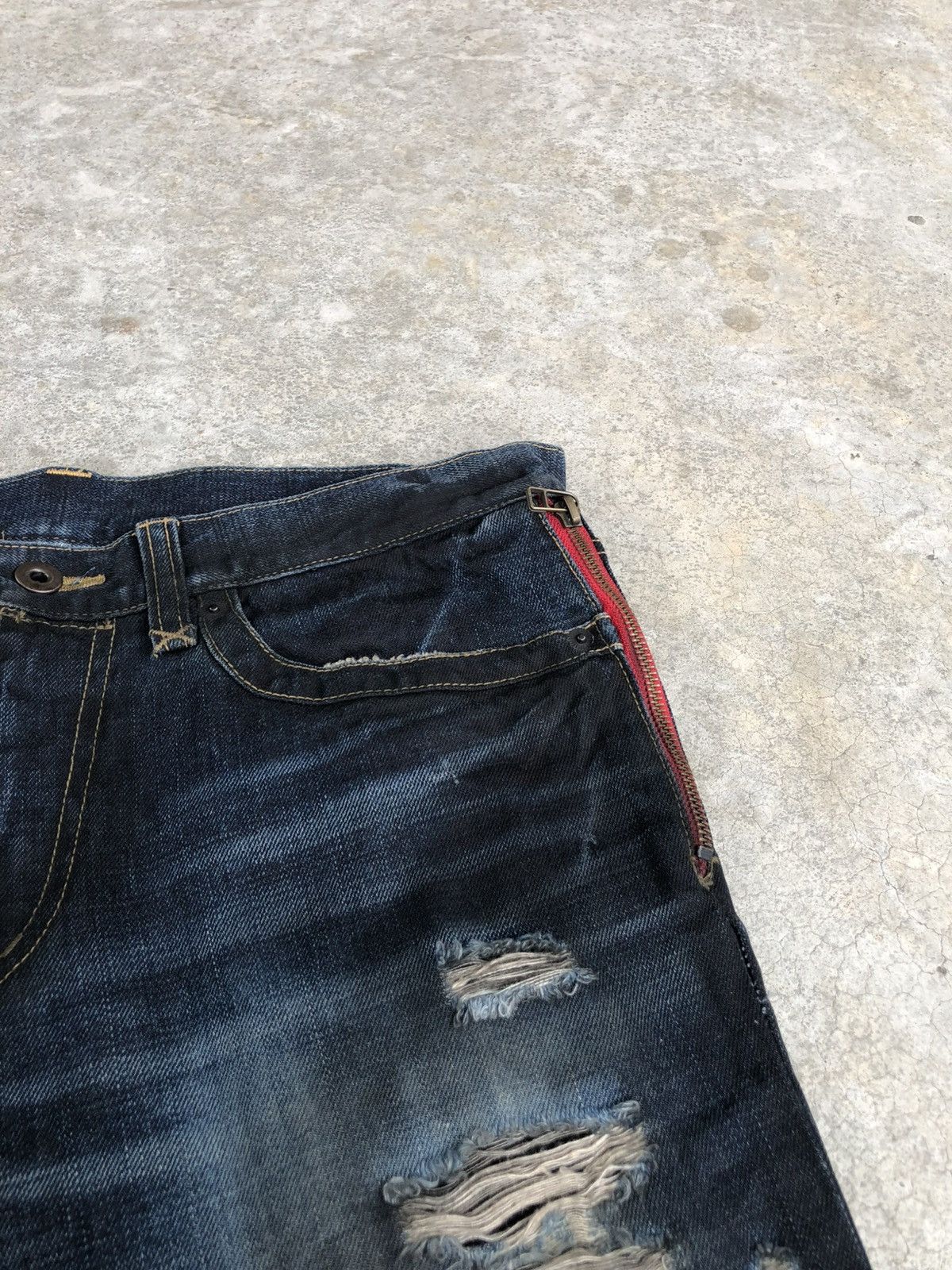 Le Grande Bleu (L.G.B.) Maniac Distressed Jeans Size US 33 - 15 Thumbnail