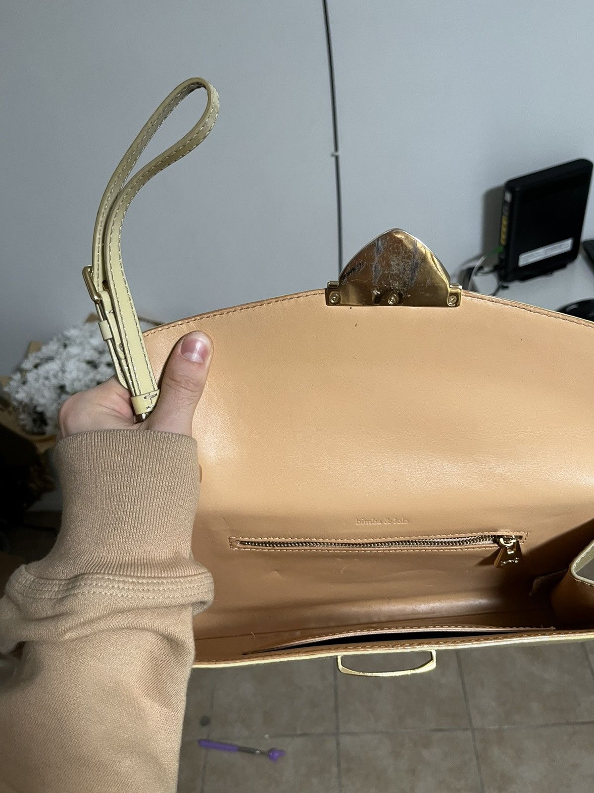 BIMBA Y LOLA Cream tan beige Bimba & Lola clutch bag with gold hardware Size ONE SIZE - 4 Thumbnail