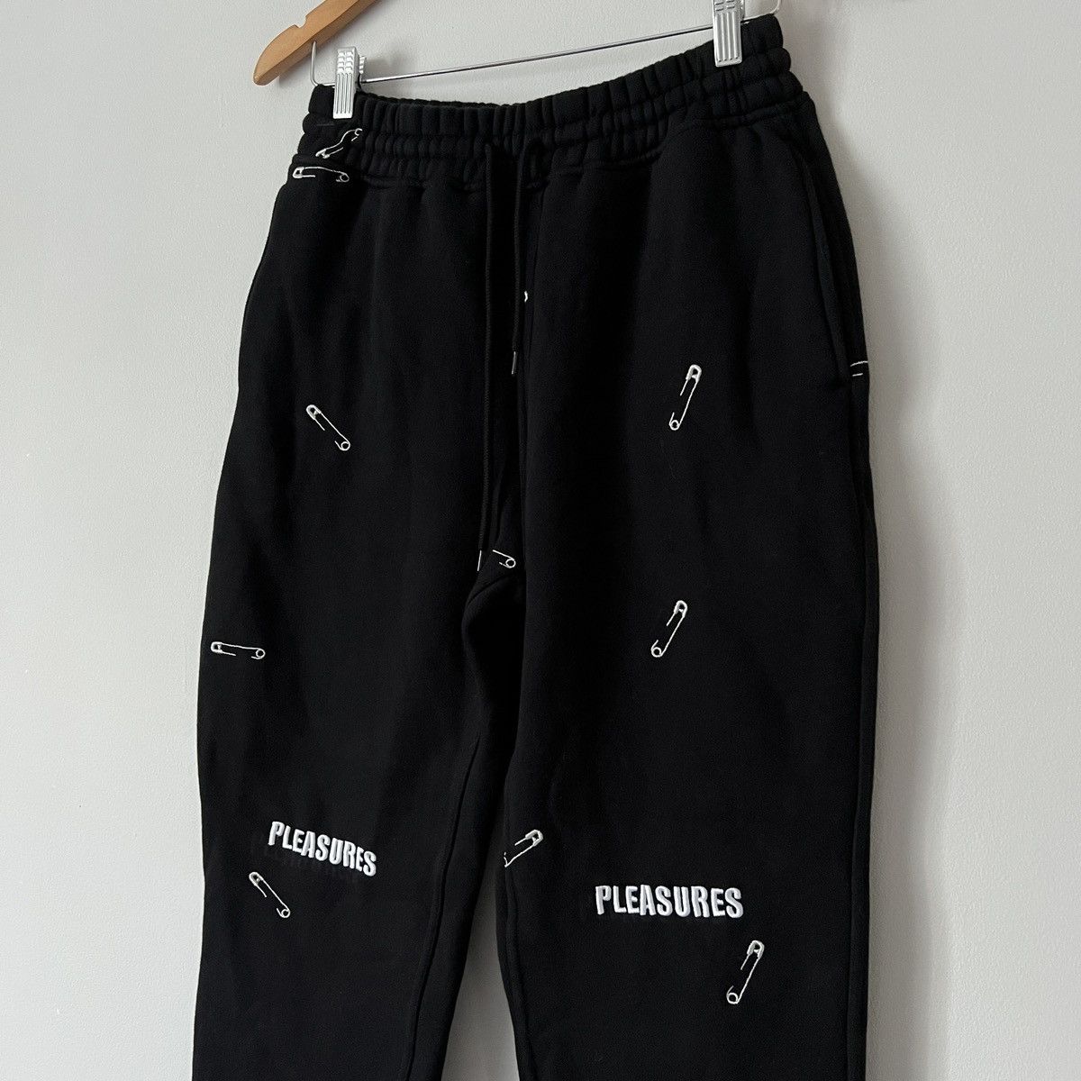 Designer × Pleasures Pleasures Sweatpants Size US 31 - 2 Thumbnail