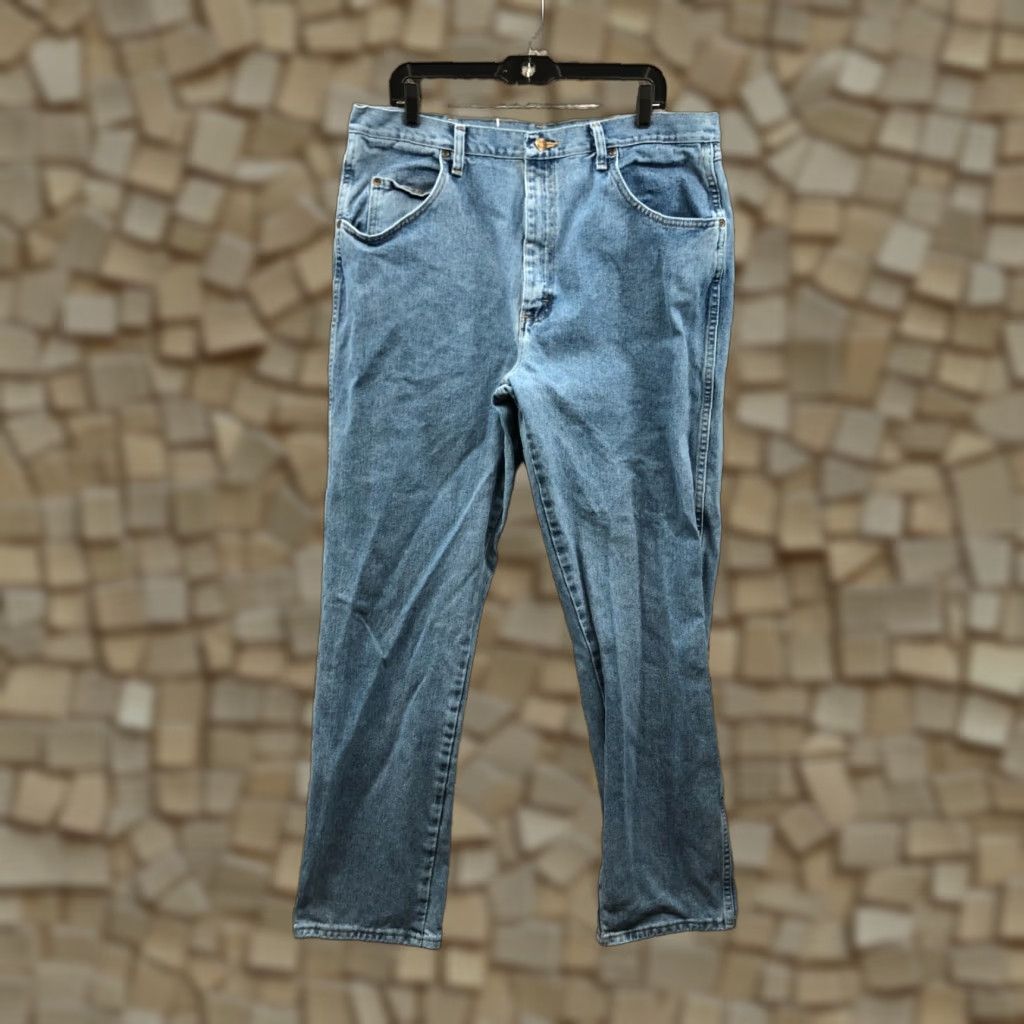 Wrangler Wrangler Jeans 38x34 Mens Mid Rise Straight Leg Medium Wash Blue Denim Shirt? Size US 38 / EU 54 - 1 Thumbnail