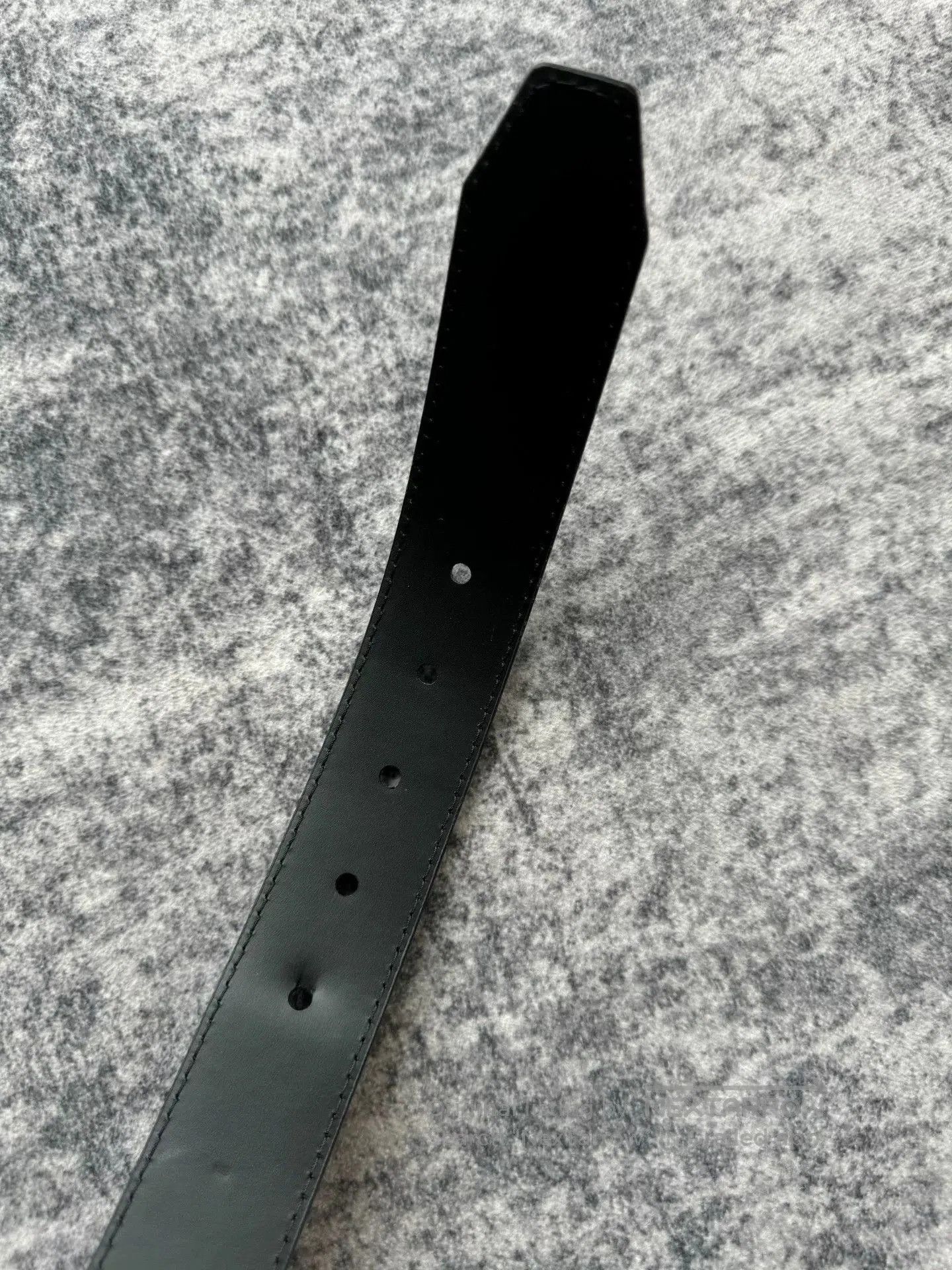 Louis Vuitton louis vuitton black metal logo belt. Size ONE SIZE - 5 Thumbnail