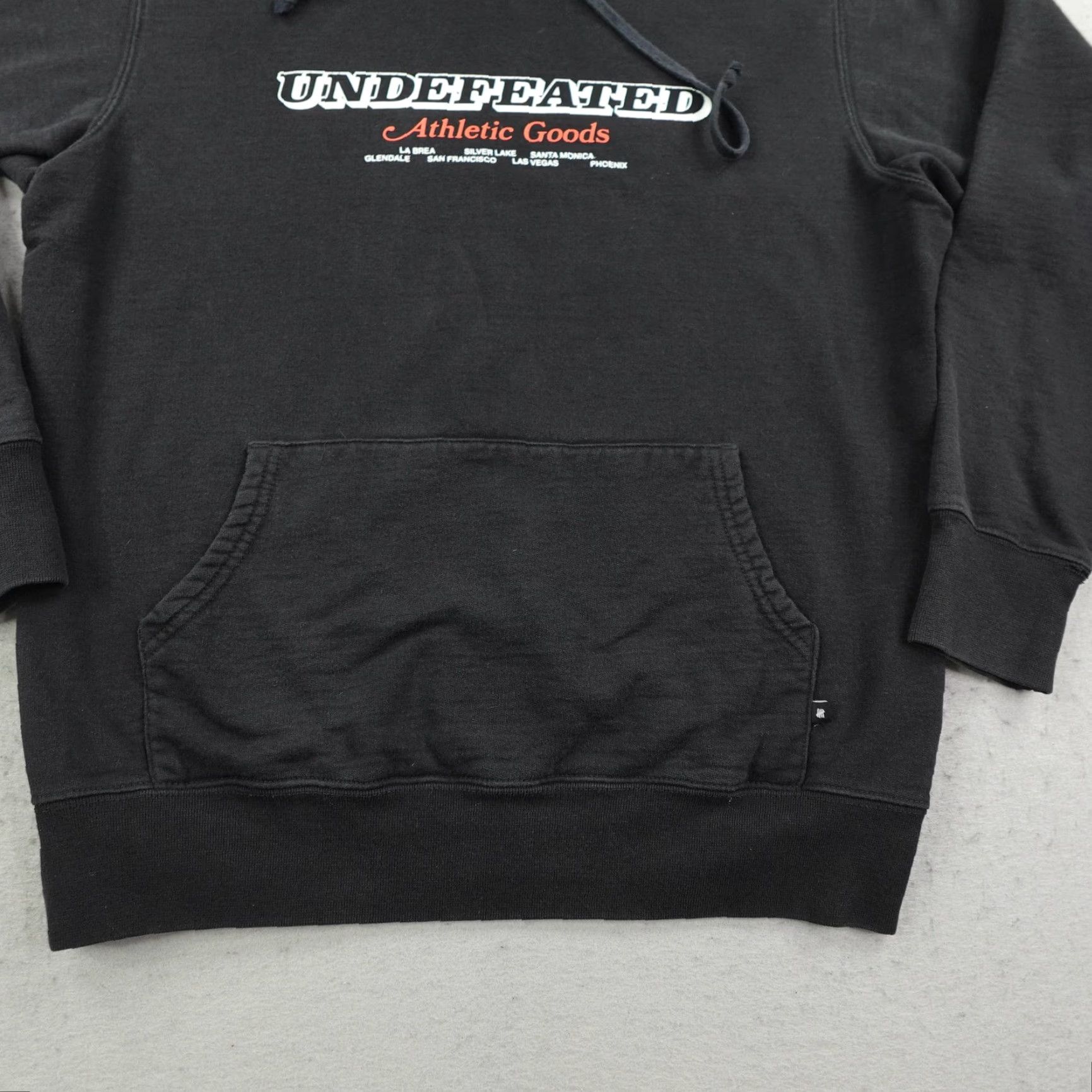 Undefeated VINTAGE Undefeated Hoodie Pullover Mens Medium Black Graphic Print Athletic Skater Size US M / EU 48-50 / 2 - 4 Thumbnail