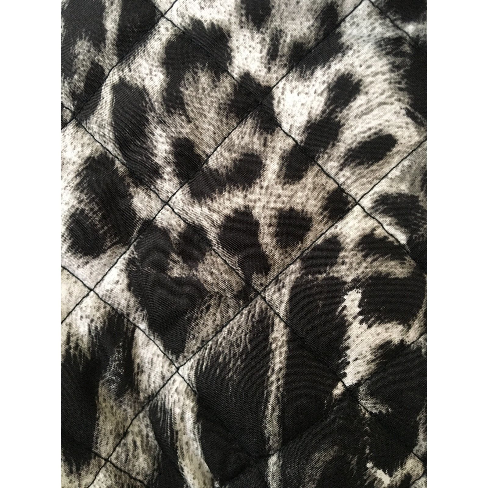 Other NWT, Chico’s 1P, Medium, 8P Quilted Snow Leopard Jacket Size M / US 6-8 / IT 42-44 - 2 Thumbnail