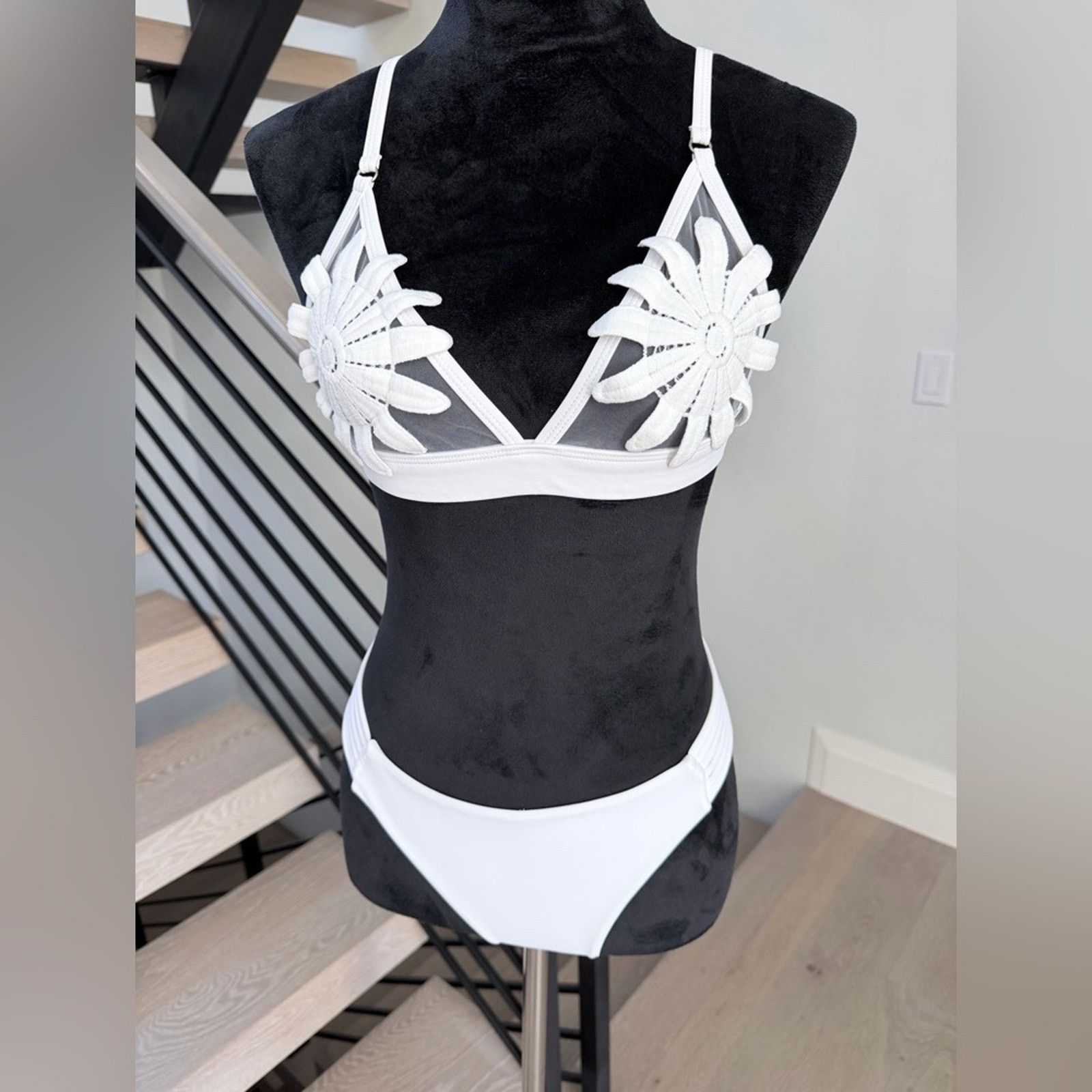 Other New White Floral Bikini Swimwear Swimsuit Two piece Set S Size ONE SIZE - 4 Thumbnail